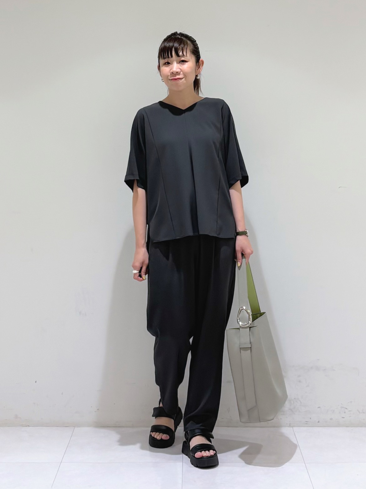 tsuyuさんの「INDIVI｜【A4対応／合皮】配色トートバッグ」を使ったコーディネート