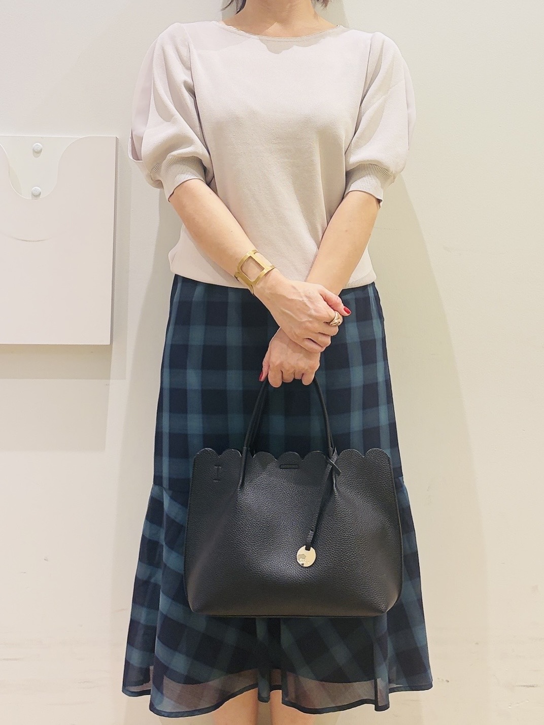 YUKOさんの「index｜【接触冷感】クールタッチラップスリーブニット《UVケア／洗濯機OK／XS～3L／9col》」を使ったコーディネート