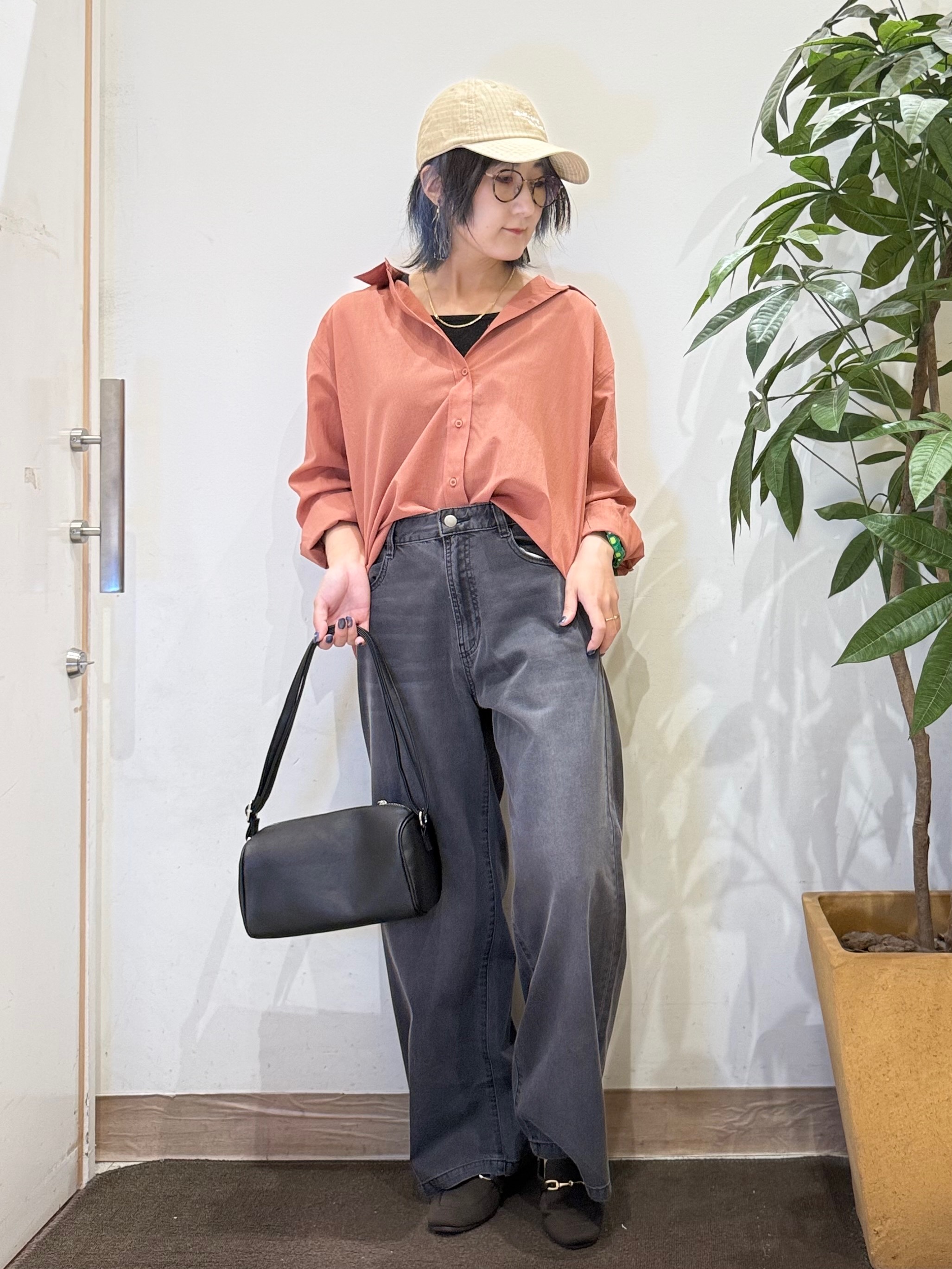 misakiさんの「SHOO･LA･RUE｜【通気性〇/S-LL/洗濯機可】レギュラーカラーシャツ」を使ったコーディネート
