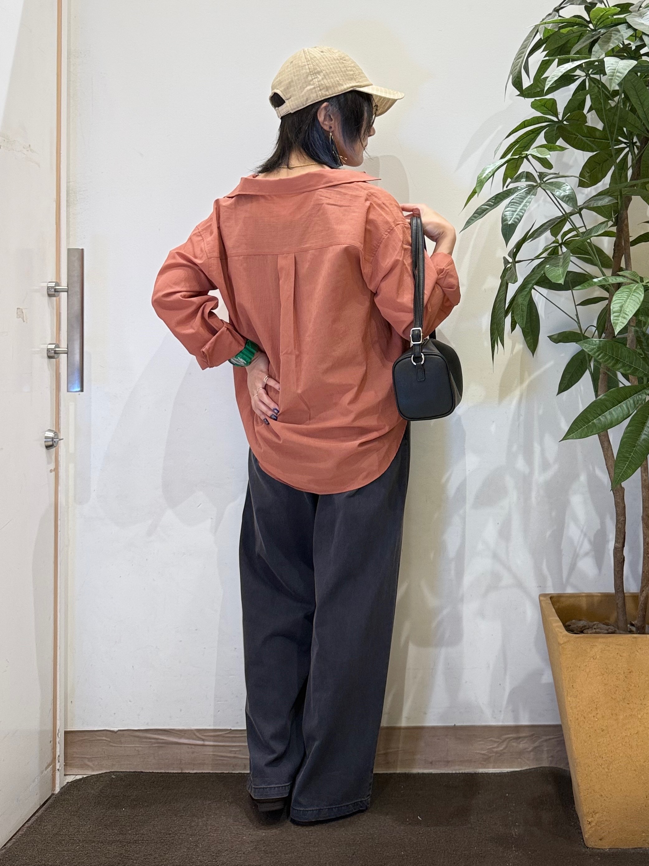 misakiさんの「SHOO･LA･RUE｜【通気性〇/S-LL/洗濯機可】レギュラーカラーシャツ」を使ったコーディネート