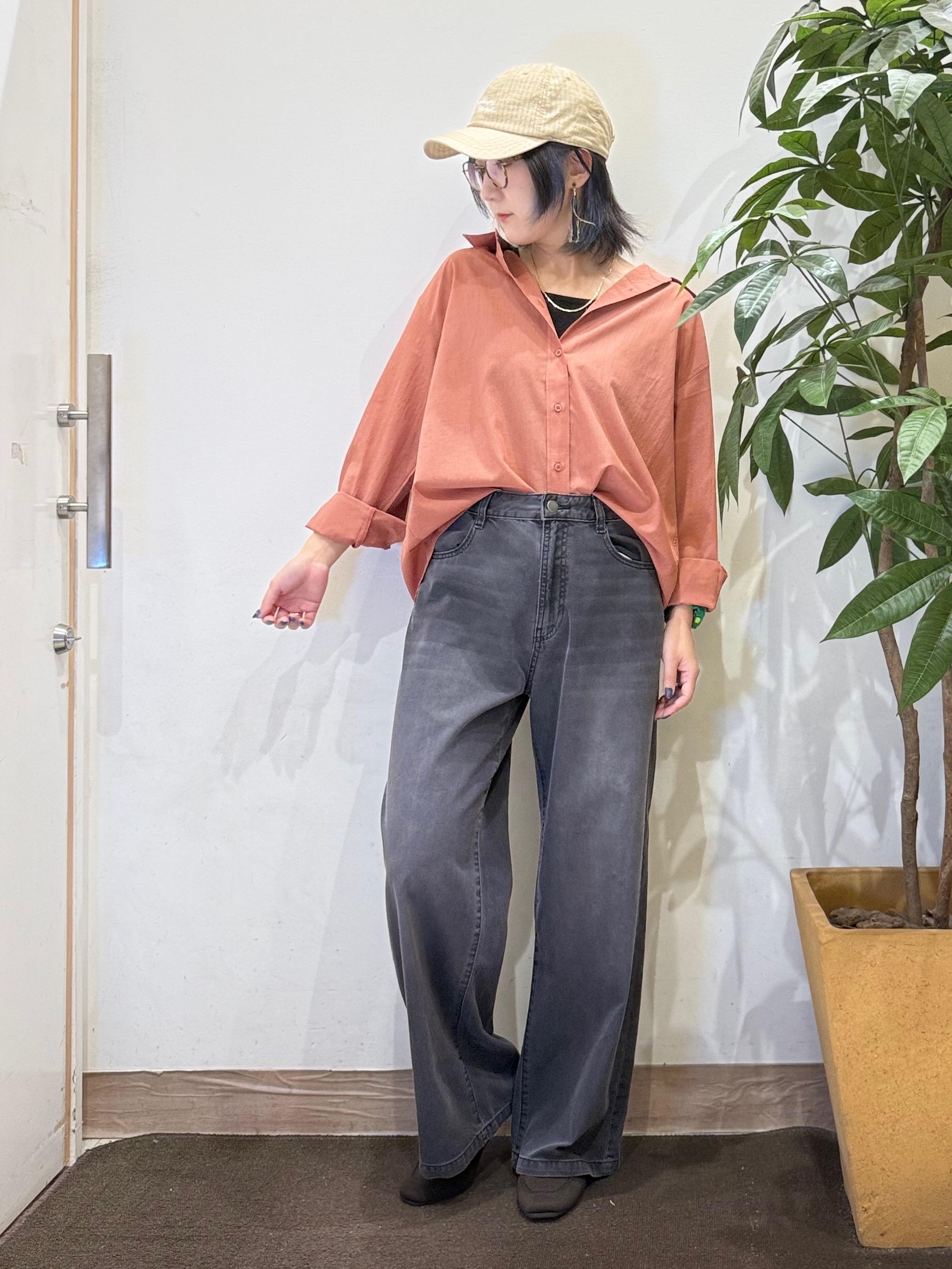 misakiさんの「SHOO･LA･RUE｜【通気性〇/S-LL/洗濯機可】レギュラーカラーシャツ」を使ったコーディネート