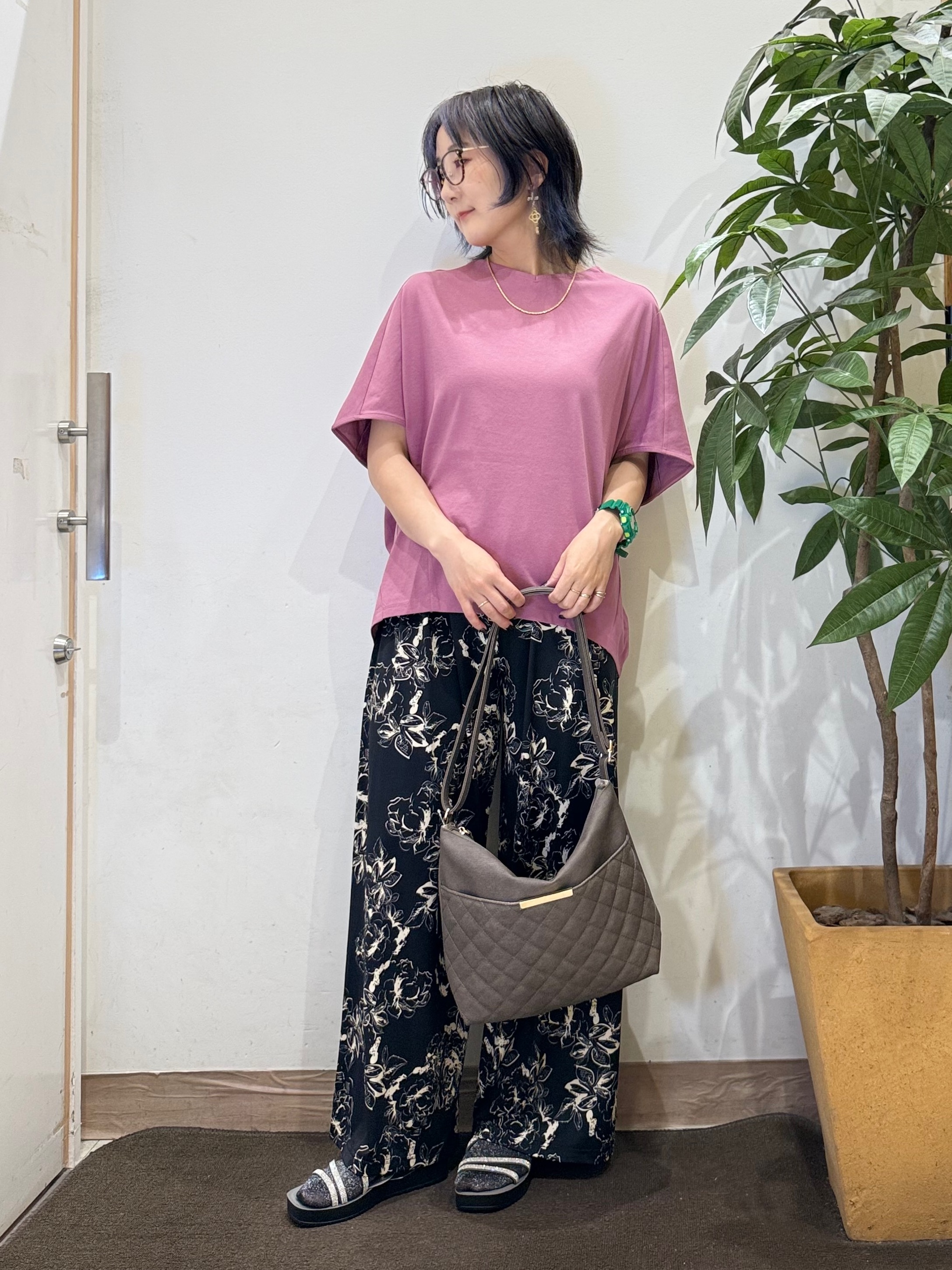 misakiさんの「SHOO･LA･RUE｜【ひんやり/体型カバー】インせず着られる 上品見えのドルマントップス」を使ったコーディネート