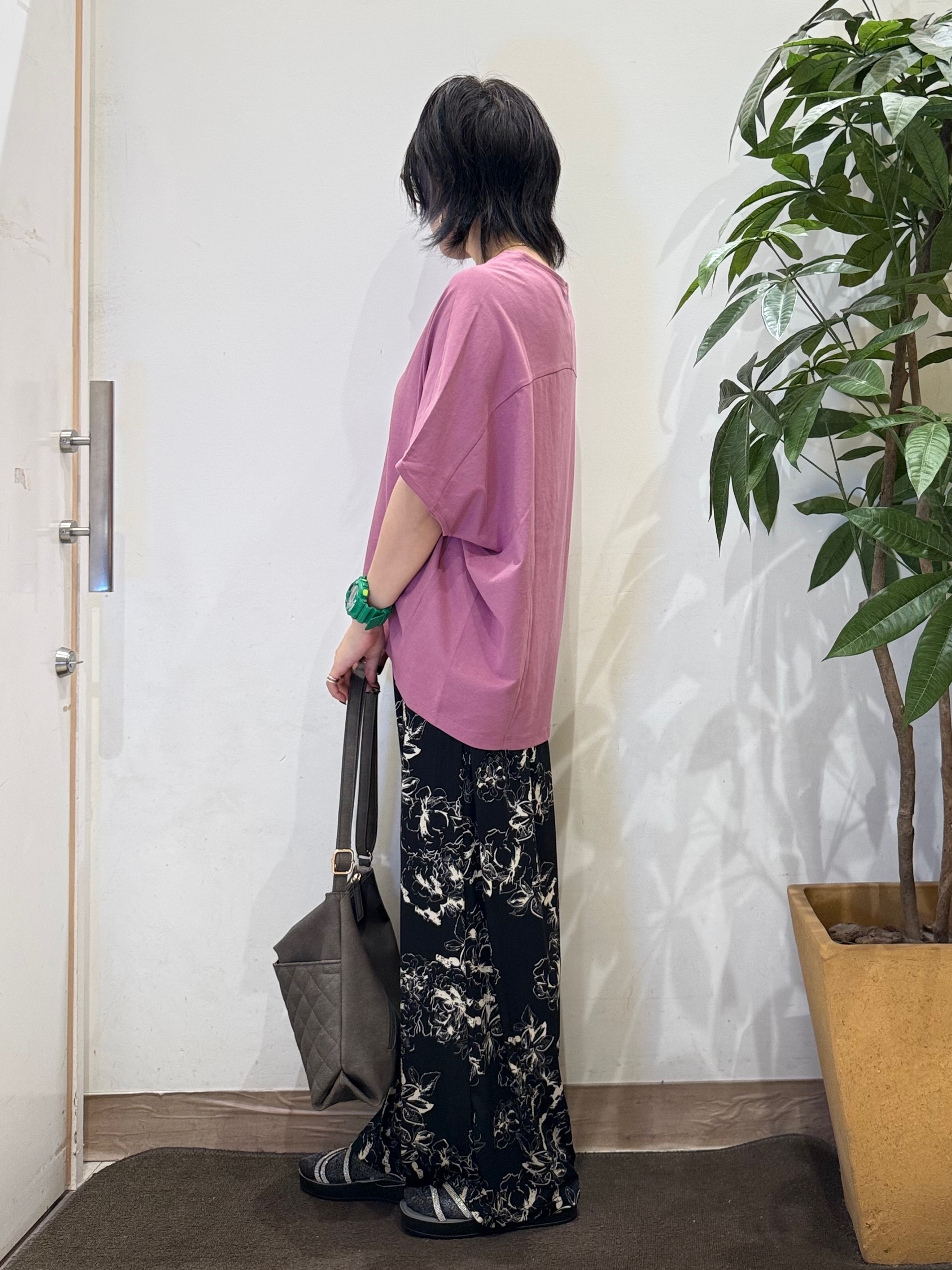 misakiさんの「SHOO･LA･RUE｜【ひんやり/体型カバー】インせず着られる 上品見えのドルマントップス」を使ったコーディネート