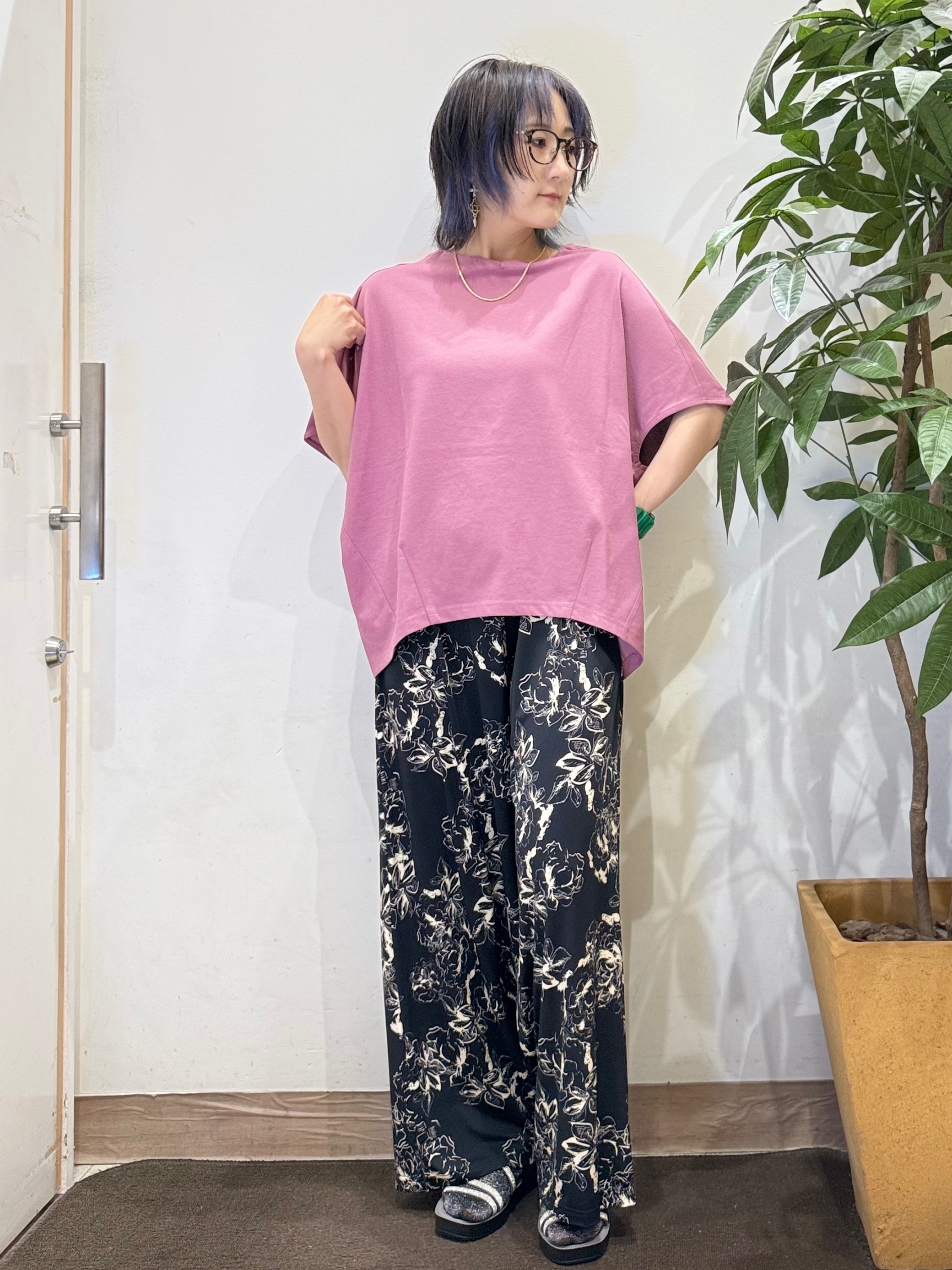 misakiさんの「SHOO･LA･RUE｜【ひんやり/体型カバー】インせず着られる 上品見えのドルマントップス」を使ったコーディネート