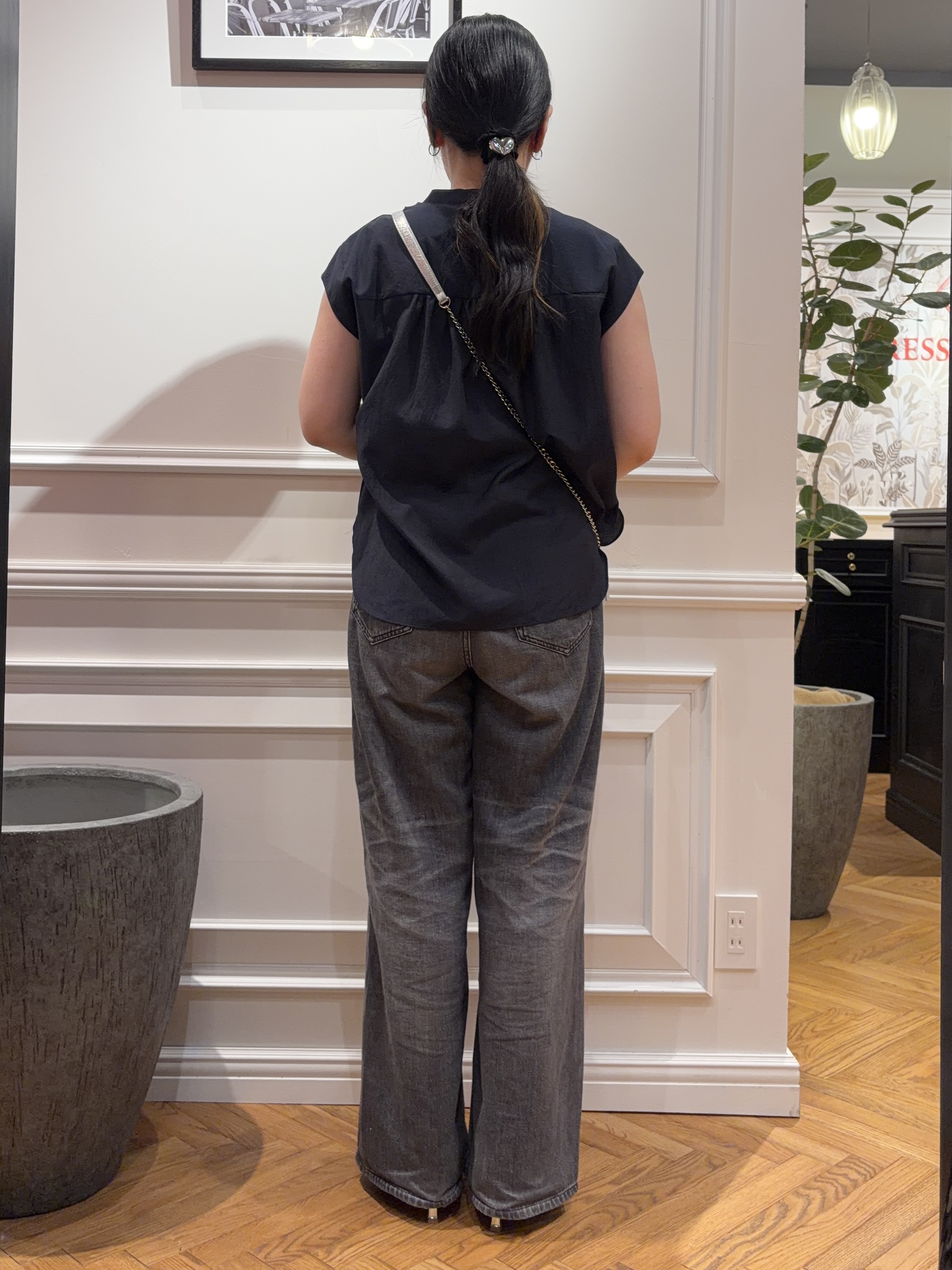 SAKAIさんの「DRESSTERIOR｜フレンチスリーブ　フリルブラウス」を使ったコーディネート