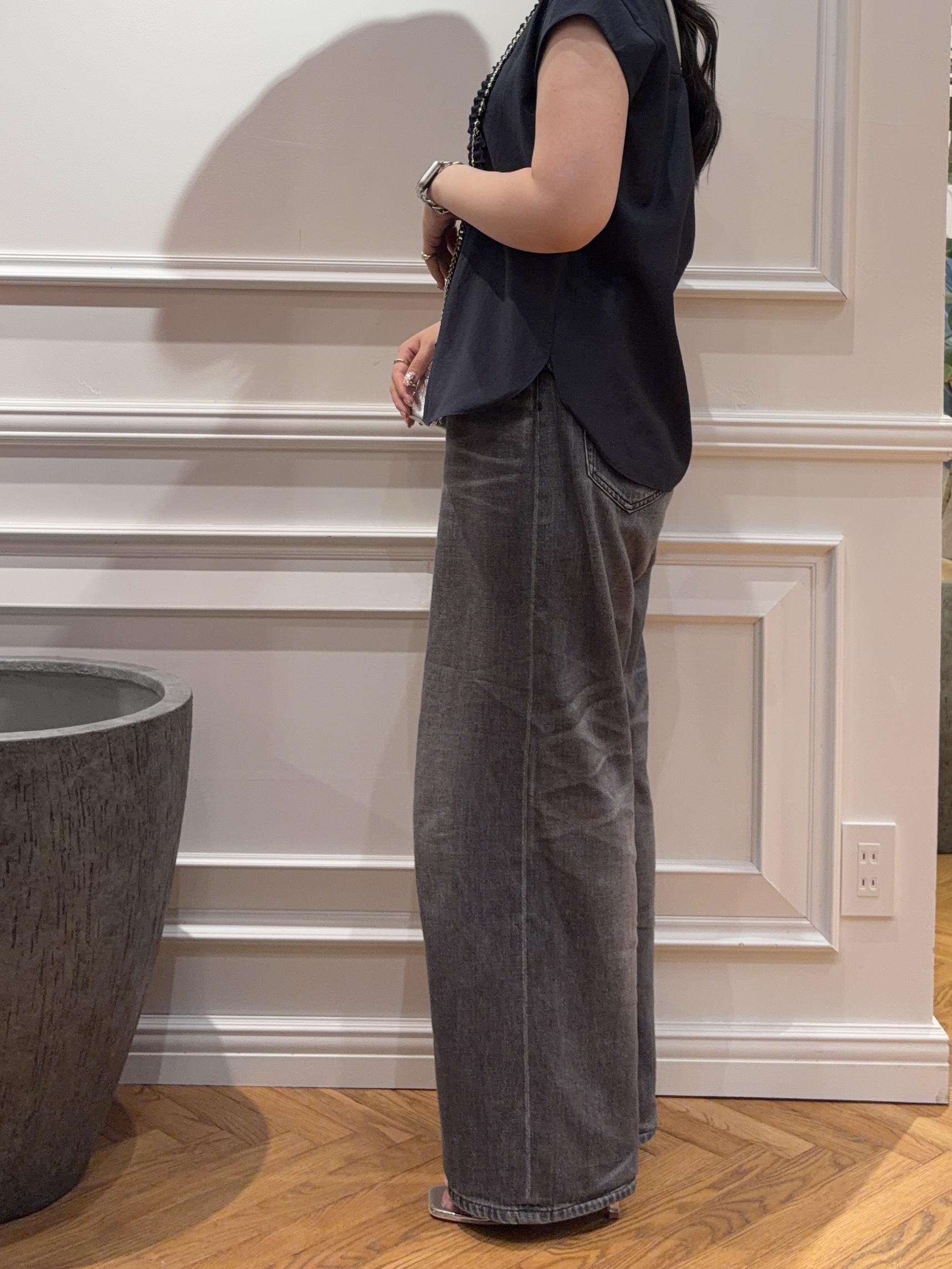 SAKAIさんの「DRESSTERIOR｜フレンチスリーブ　フリルブラウス」を使ったコーディネート
