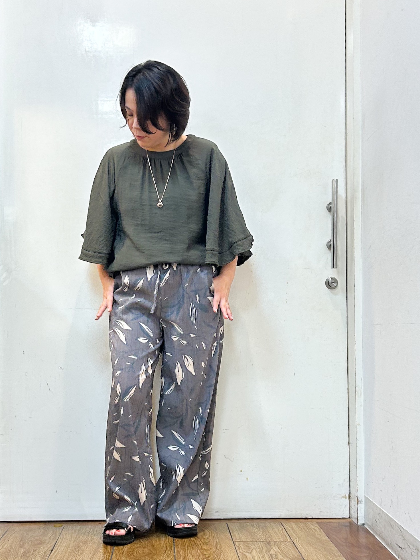 haruさんの「SHOO･LA･RUE｜【ひんやり/S-LL/体型カバー】はしごレースが涼し気な スラブポンチョ風ブラウス」を使ったコーディネート