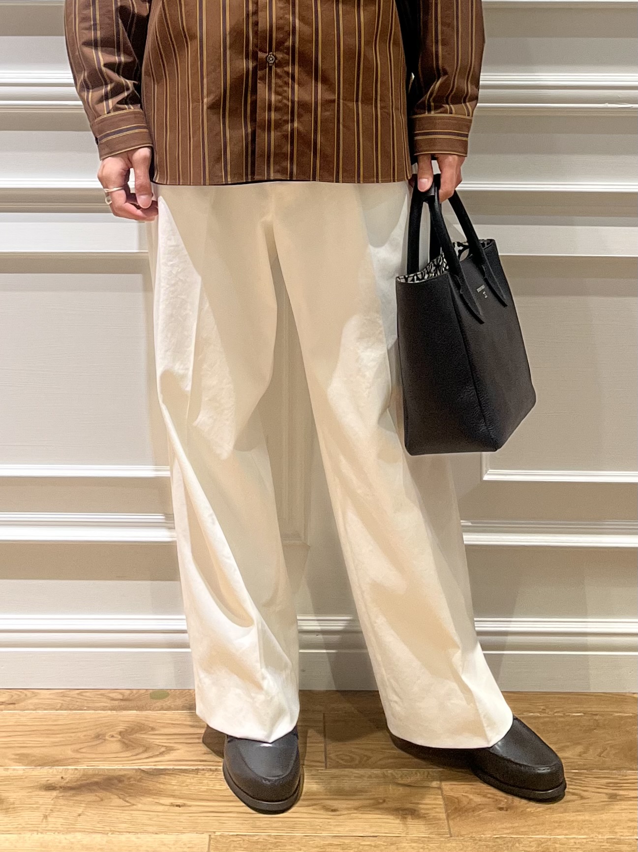 Watanabeさんの「DRESSTERIOR｜バンドカラー ストライプシャツ」を使ったコーディネート