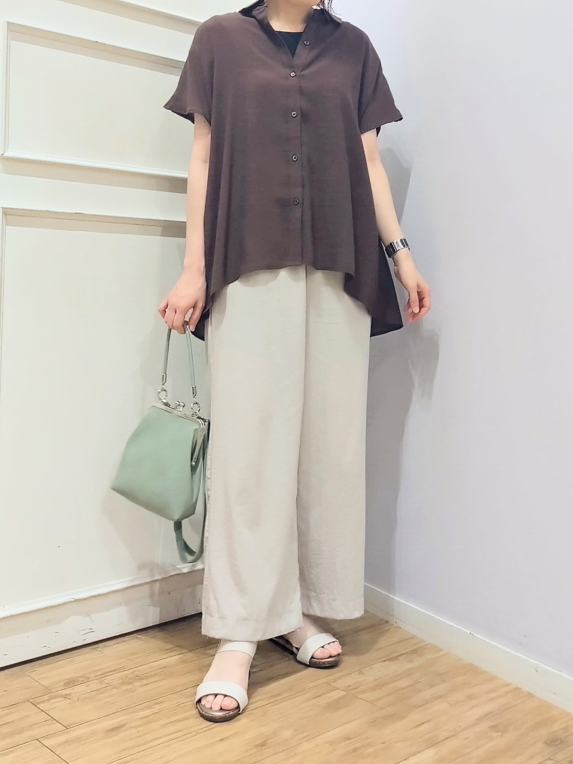 miomioさんの「SHOO･LA･RUE｜【ひんやり/UV】ほんのりシアーで上品な バックギャザーブラウス」を使ったコーディネート