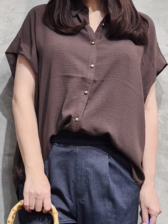 ひさえさんの「THE SHOP TK｜【ひんやり/防しわ/UV/吸水速乾】襟付き フレンチスリーブシャツ」を使ったコーディネート