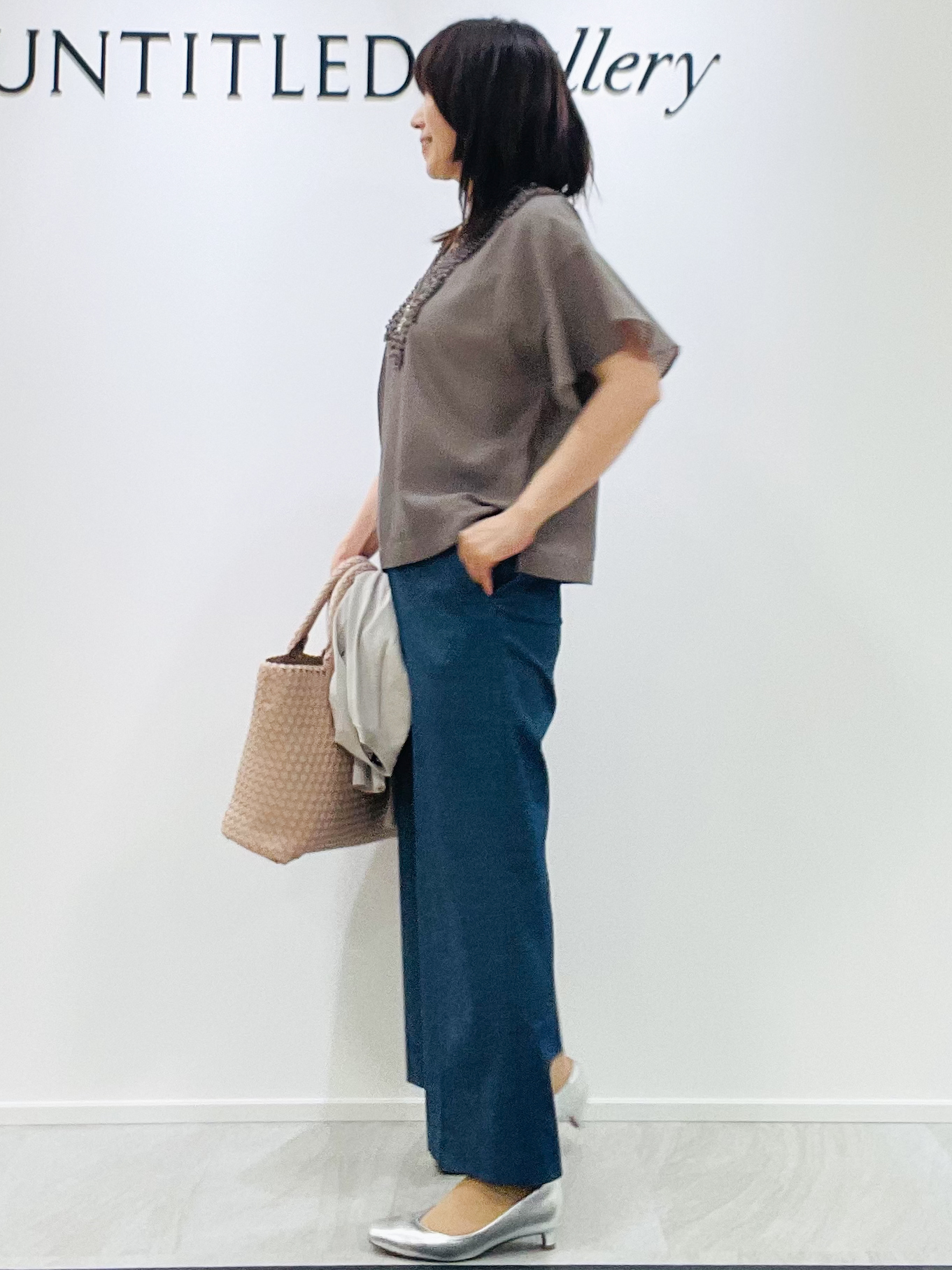 めいさんの「UNTITLED｜【接触冷感/通気性/洗える】Vネックフリルブラウス」を使ったコーディネート