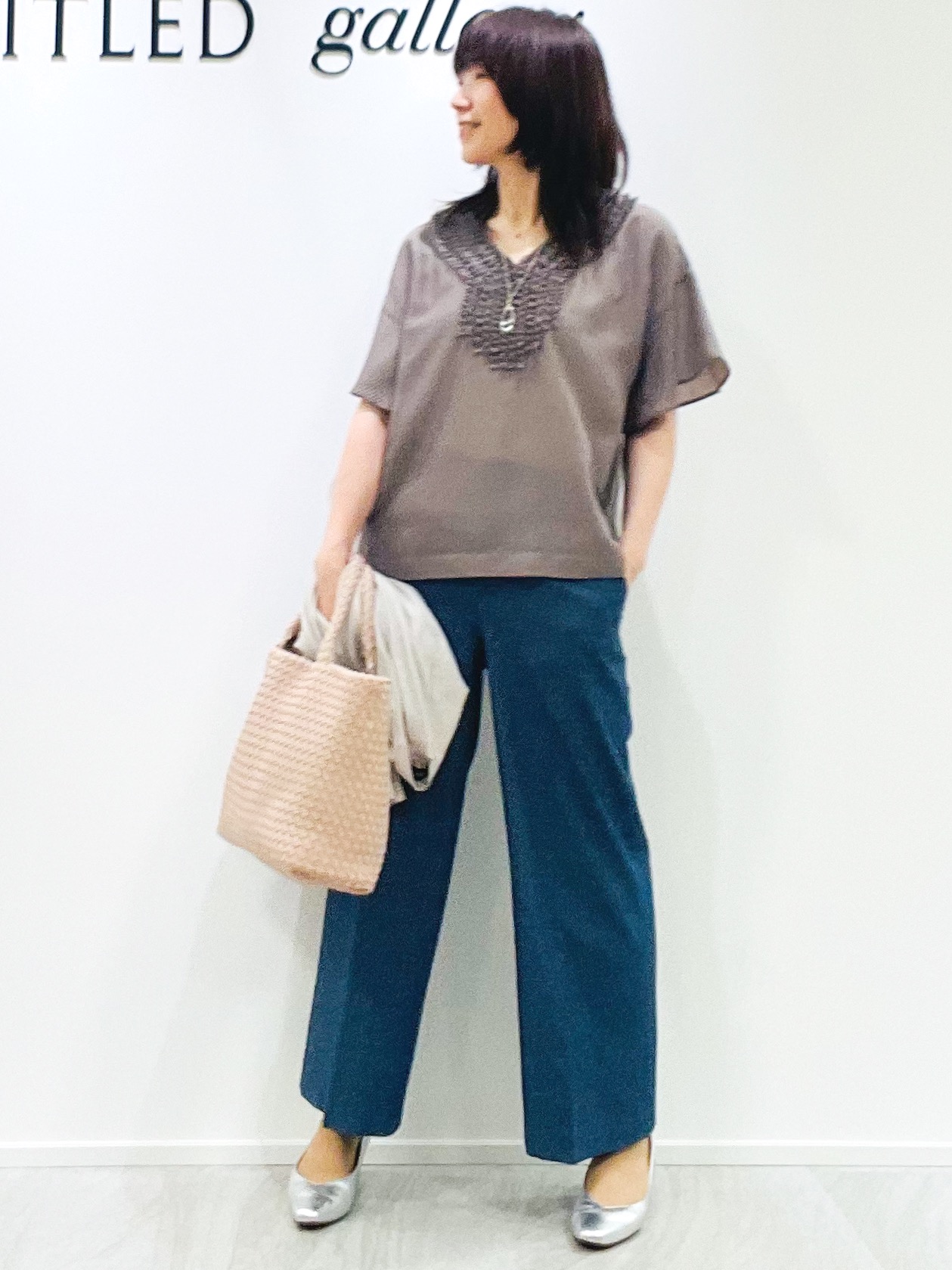 めいさんの「UNTITLED｜【接触冷感/通気性/洗える】Vネックフリルブラウス」を使ったコーディネート