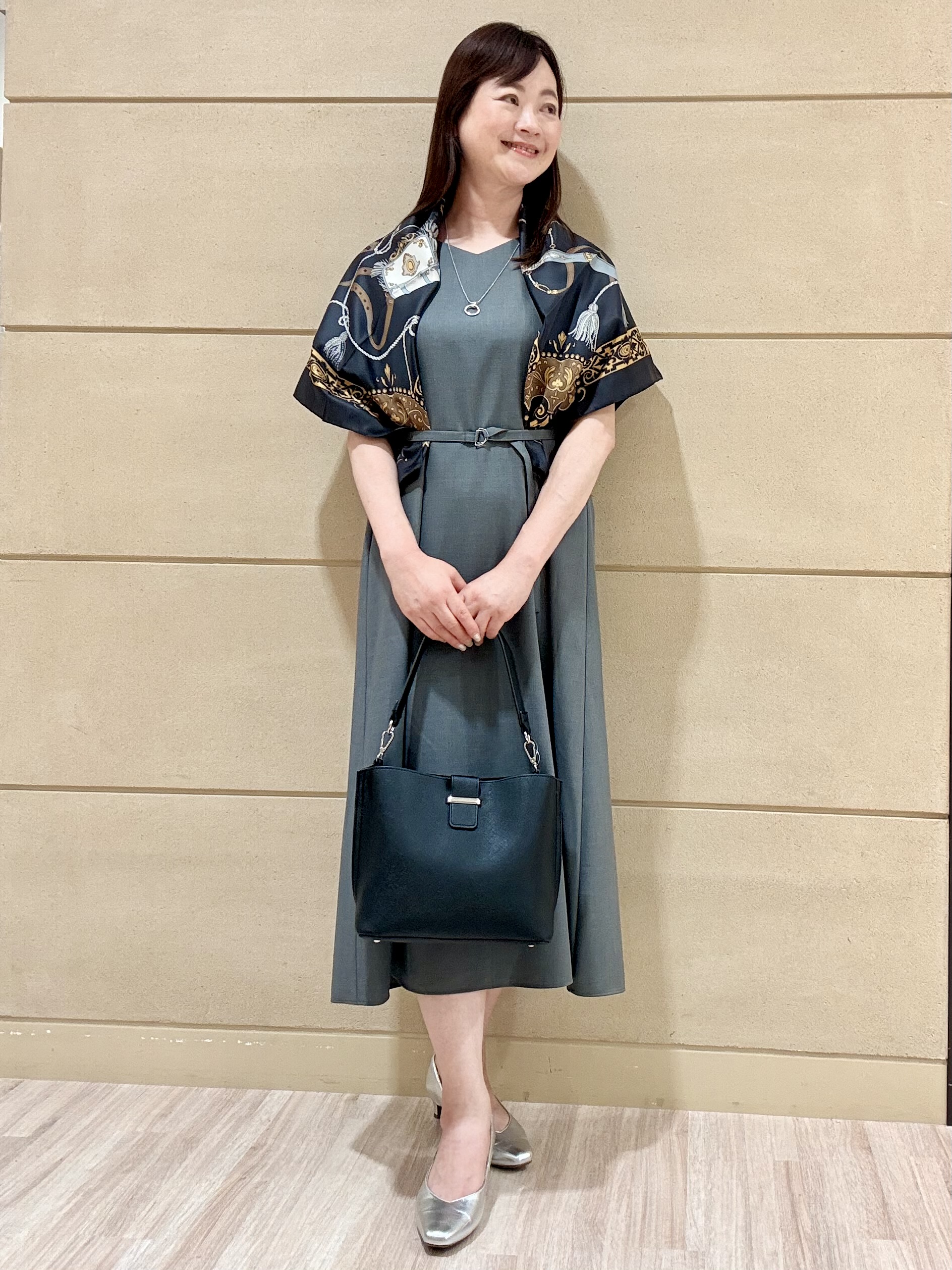 Marさんの「Reflect｜【UVカット／手洗い可】パフスリーブ Vネックワンピース」を使ったコーディネート