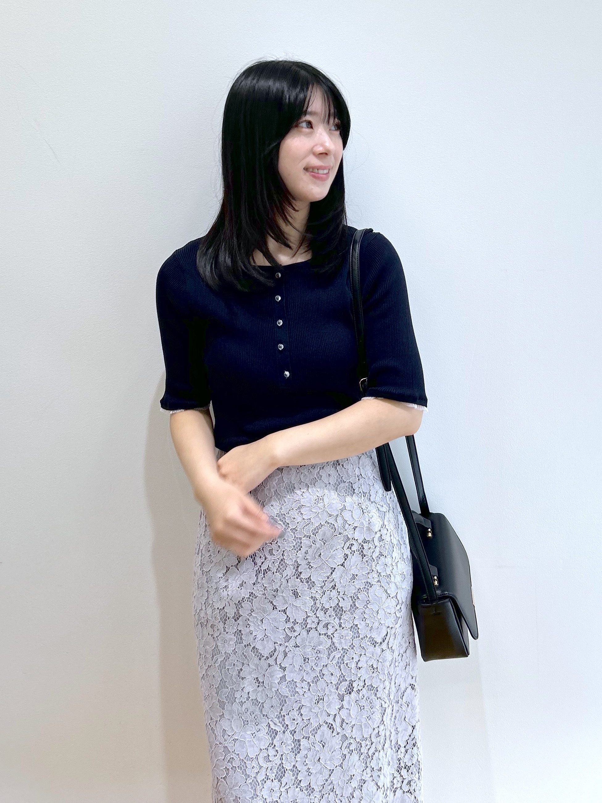 RINAさんの「index｜【遮熱／UV】外気の熱を感じにくい！ヘンリーフリルリブニット《洗濯機OK／抗ピリング》」を使ったコーディネート