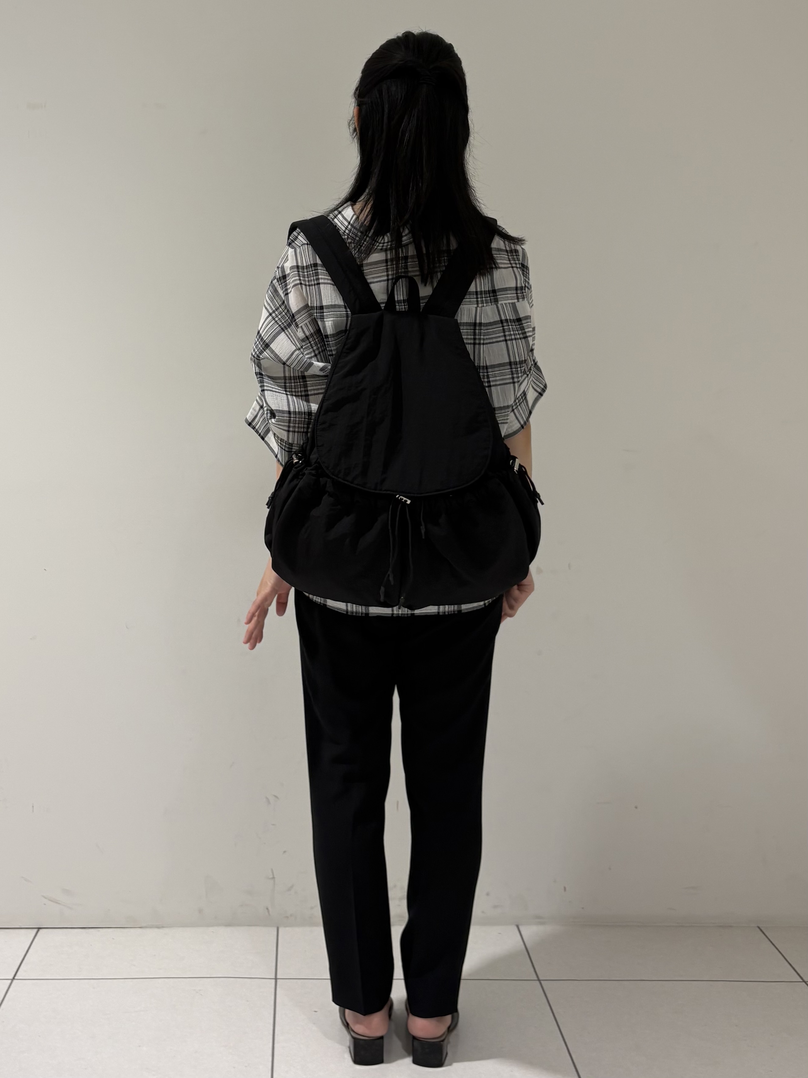 momokoさんの「INDIVI｜【コットン100％／透け感／2WAY】袖アレンジ チェックシャツ」を使ったコーディネート