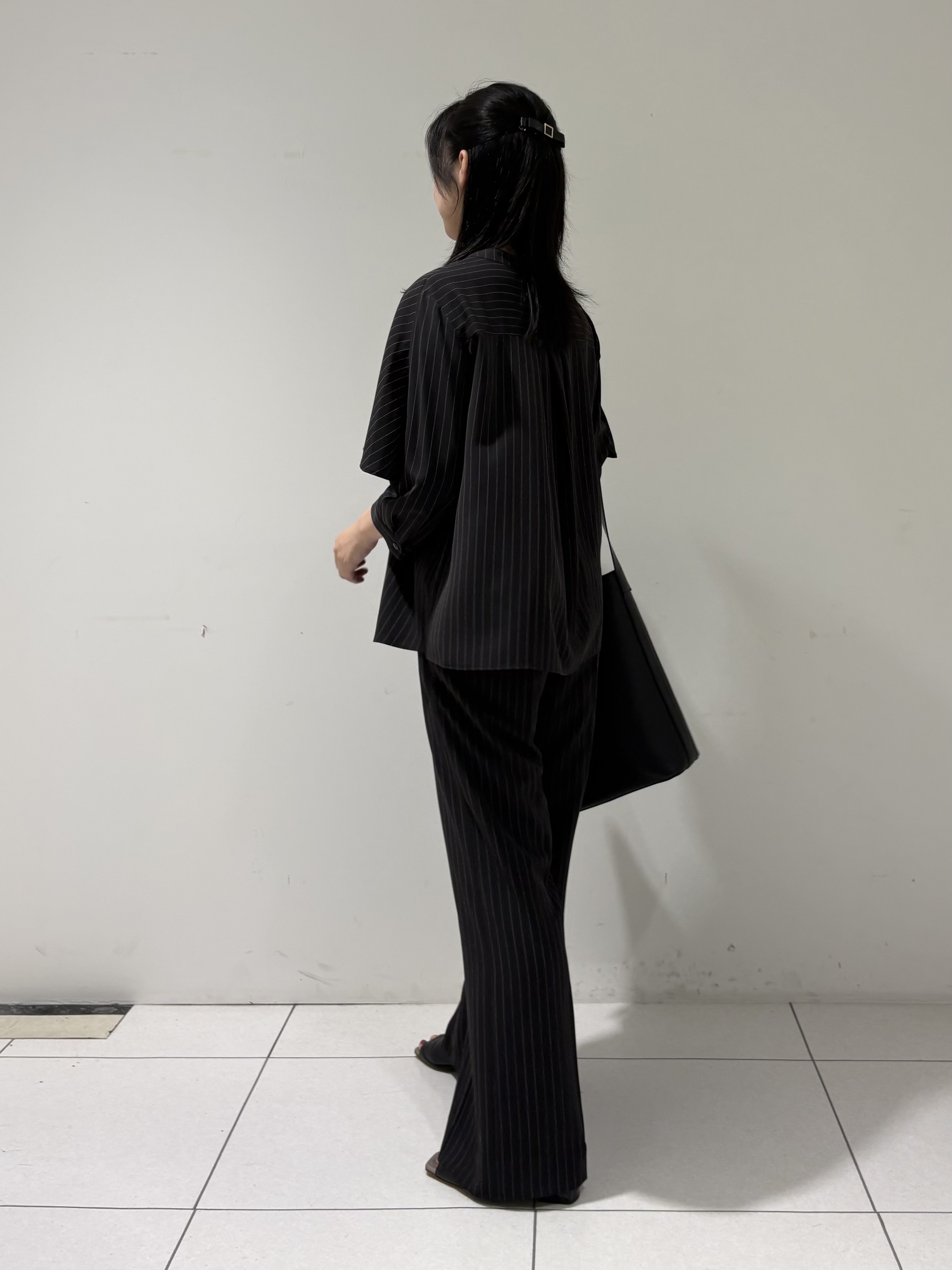 momokoさんの「INDIVI｜【新作登場！着る日傘】 ケープ風ブラウス」を使ったコーディネート