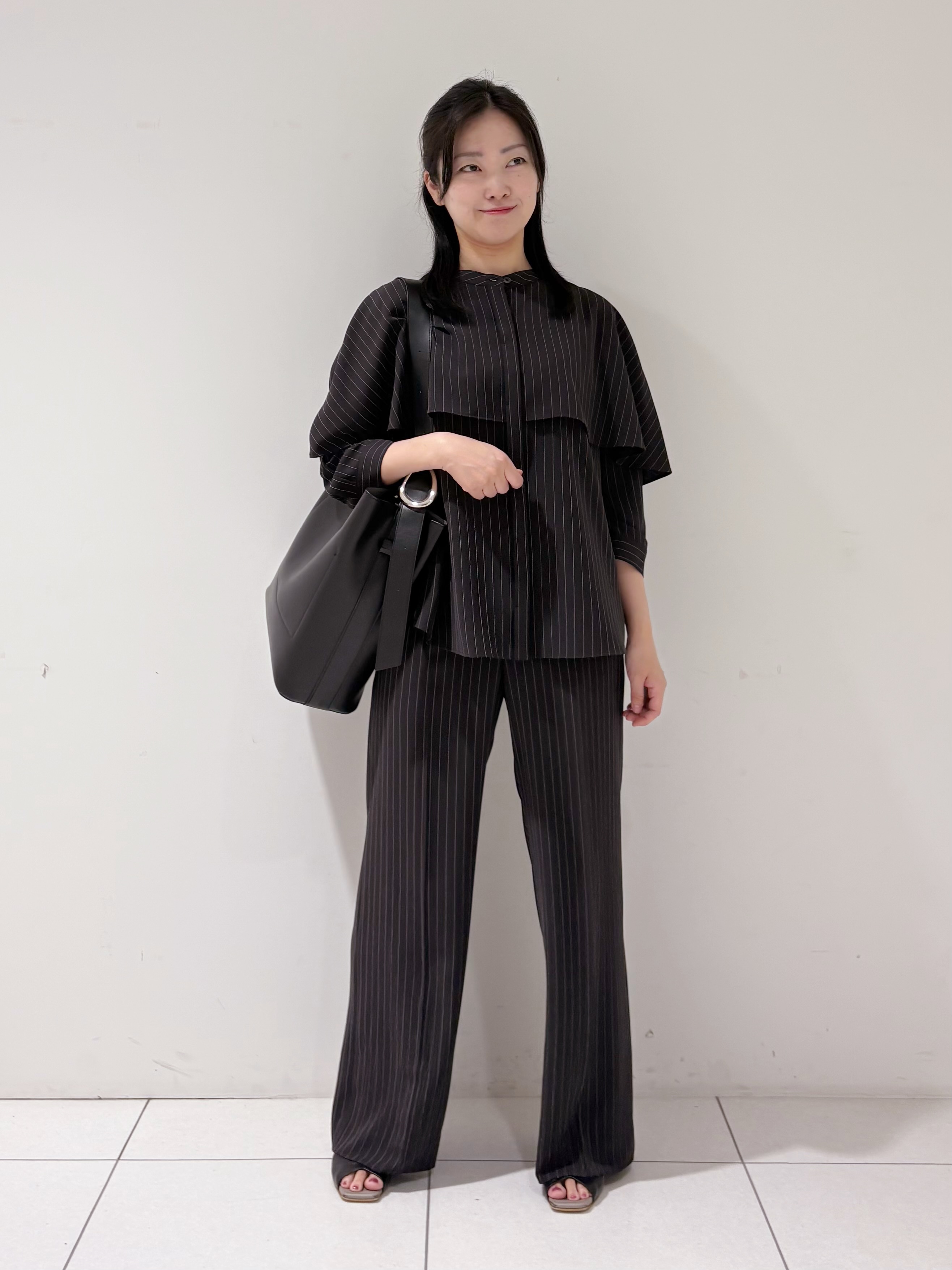 momokoさんの「INDIVI｜【新作登場！着る日傘】 ケープ風ブラウス」を使ったコーディネート