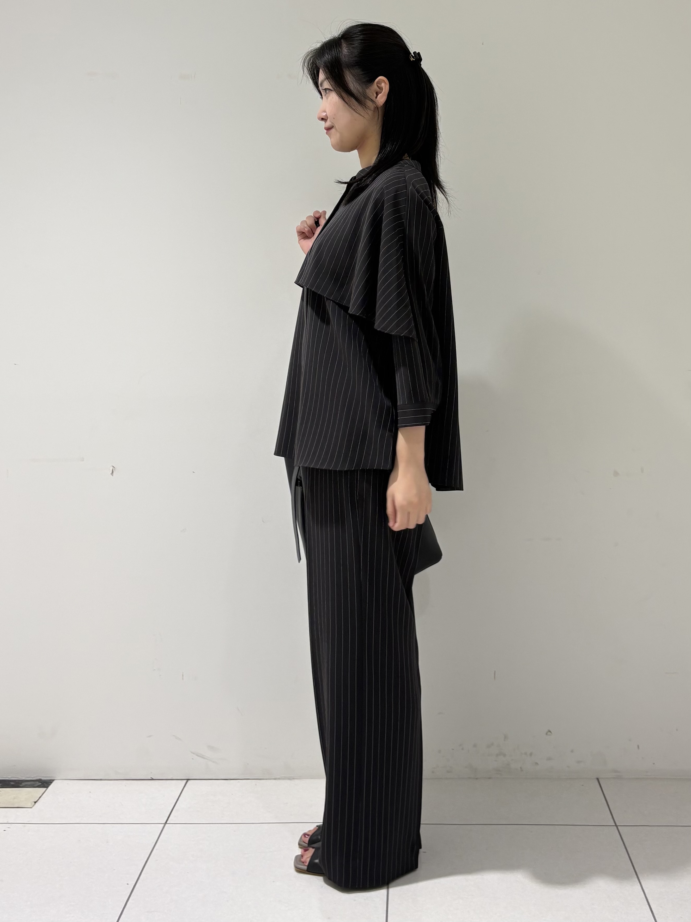 momokoさんの「INDIVI｜【新作登場！着る日傘】 ケープ風ブラウス」を使ったコーディネート