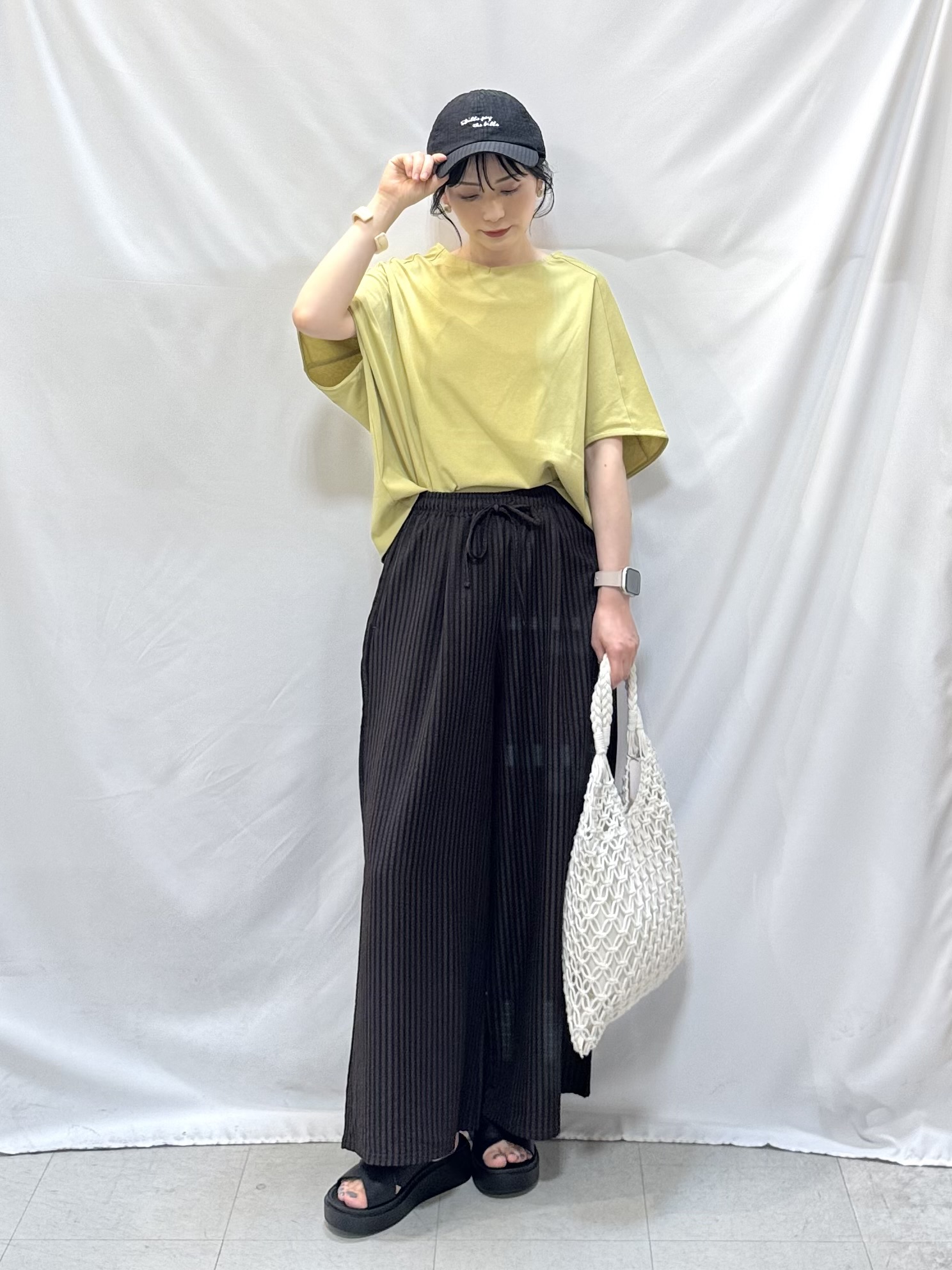 𝐇𝐢𝐫𝐨𝐦𝐢さんの「SHOO･LA･RUE｜【ひんやり/体型カバー】インせず着られる 上品見えのドルマントップス」を使ったコーディネート