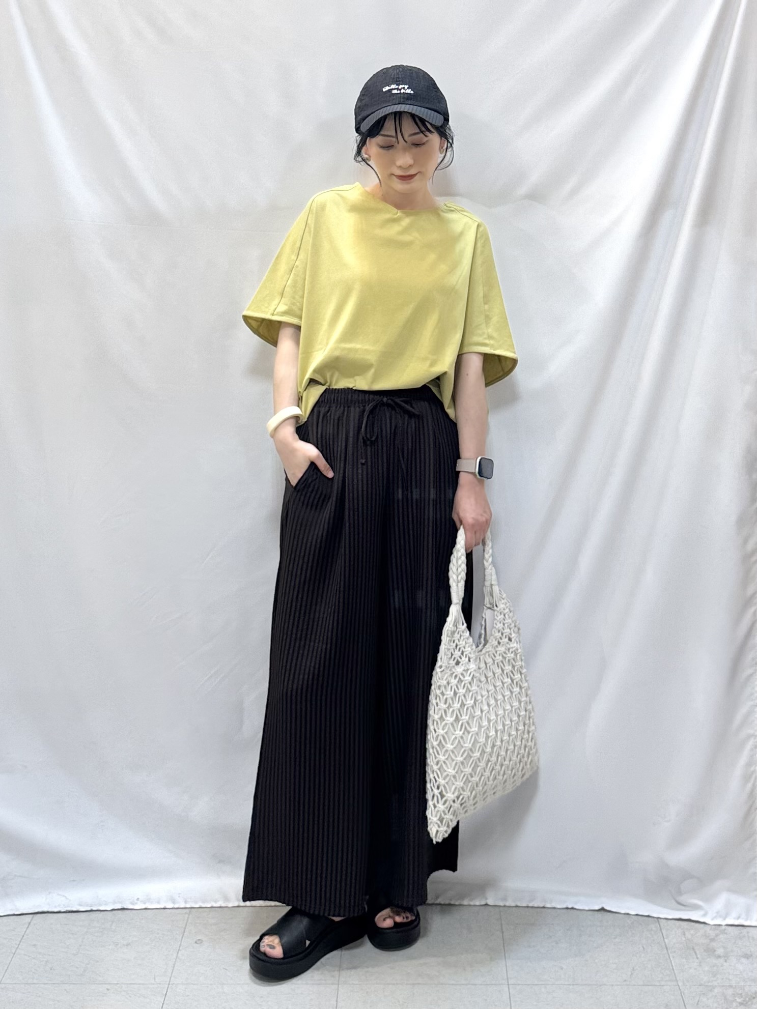 𝐇𝐢𝐫𝐨𝐦𝐢さんの「SHOO･LA･RUE｜【ひんやり/体型カバー】インせず着られる 上品見えのドルマントップス」を使ったコーディネート