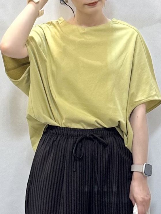 𝐇𝐢𝐫𝐨𝐦𝐢さんの「SHOO･LA･RUE｜【ひんやり/体型カバー】インせず着られる 上品見えのドルマントップス」を使ったコーディネート