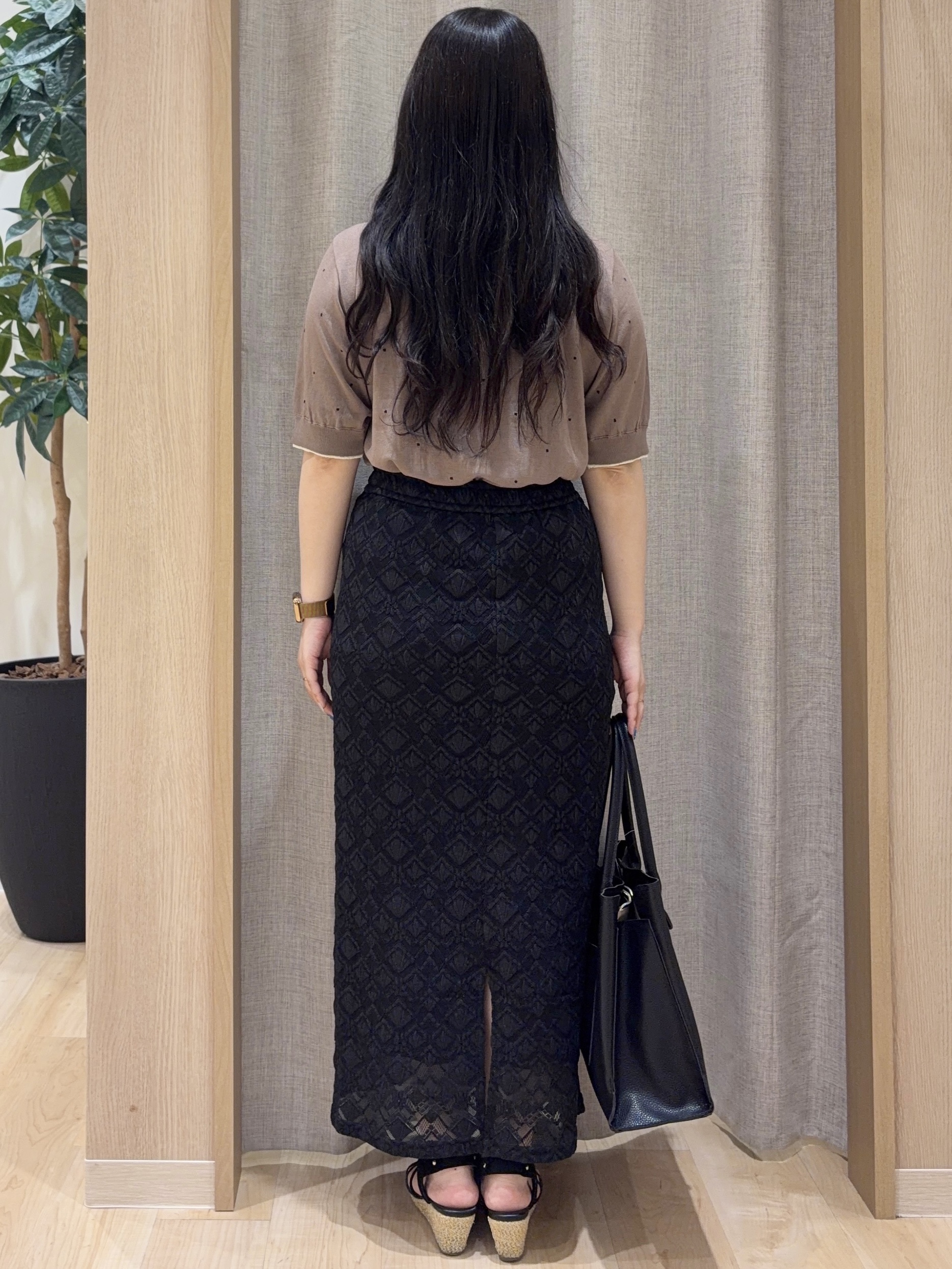 minamiさんの「grove｜【1枚で着映え】ドット刺しゅうニットプルオーバー」を使ったコーディネート