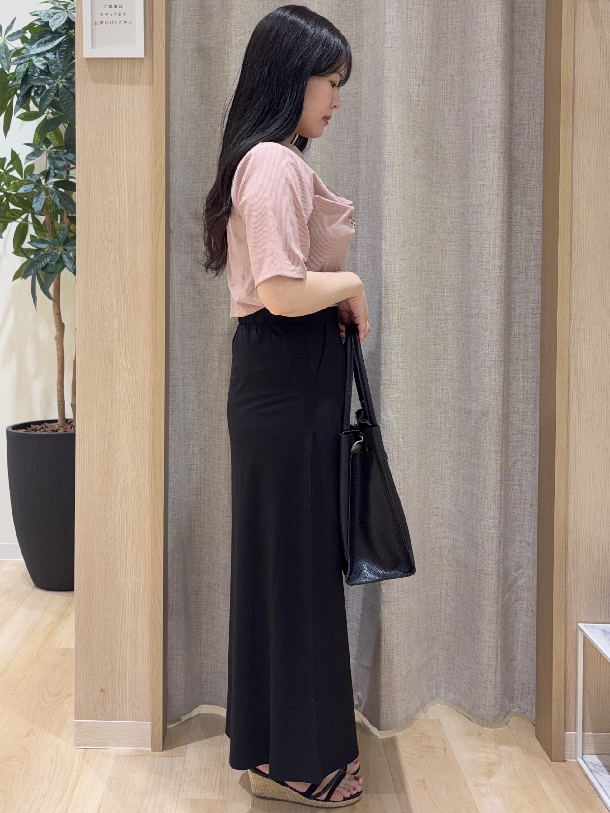 minamiさんの「grove｜着るだけで旬顔 ドレープネックテレコTシャツ」を使ったコーディネート