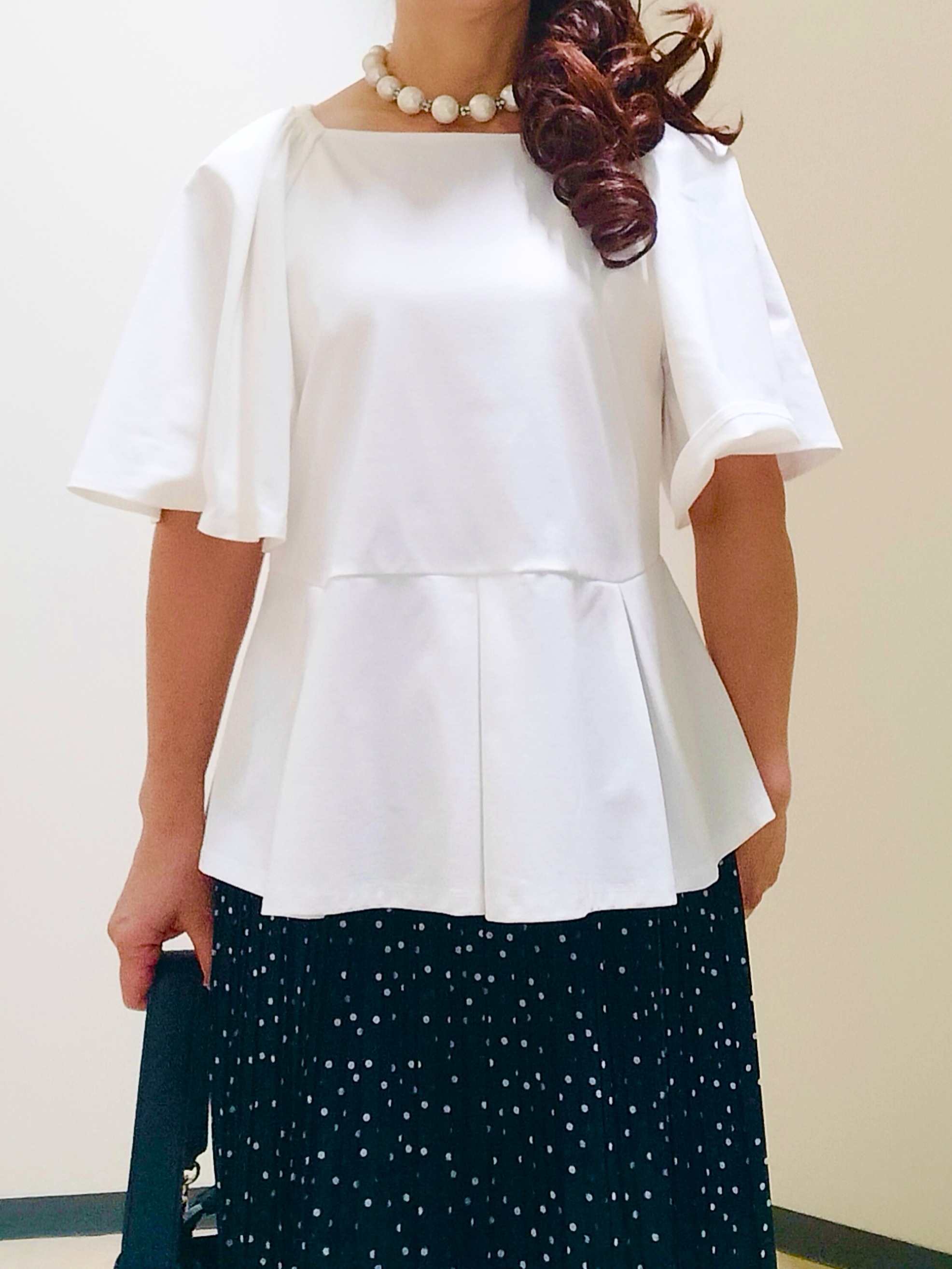 花さんの「Reflect｜【UVカット／接触冷感／吸水速乾】フレアスリーブペプラムカットソー」を使ったコーディネート