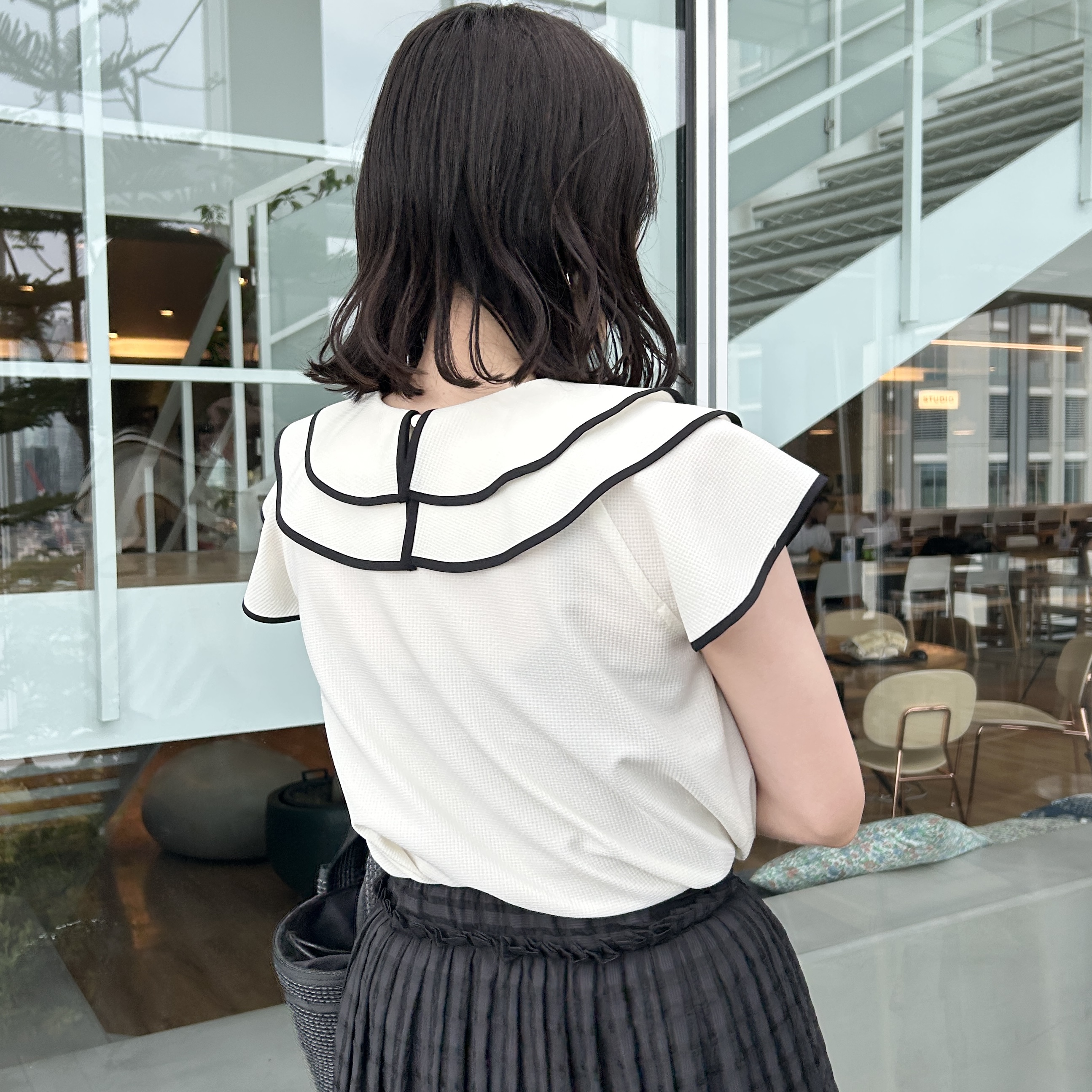 shinoさんの「Couture brooch｜【洗濯機可】マリンカラー ブラウス」を使ったコーディネート