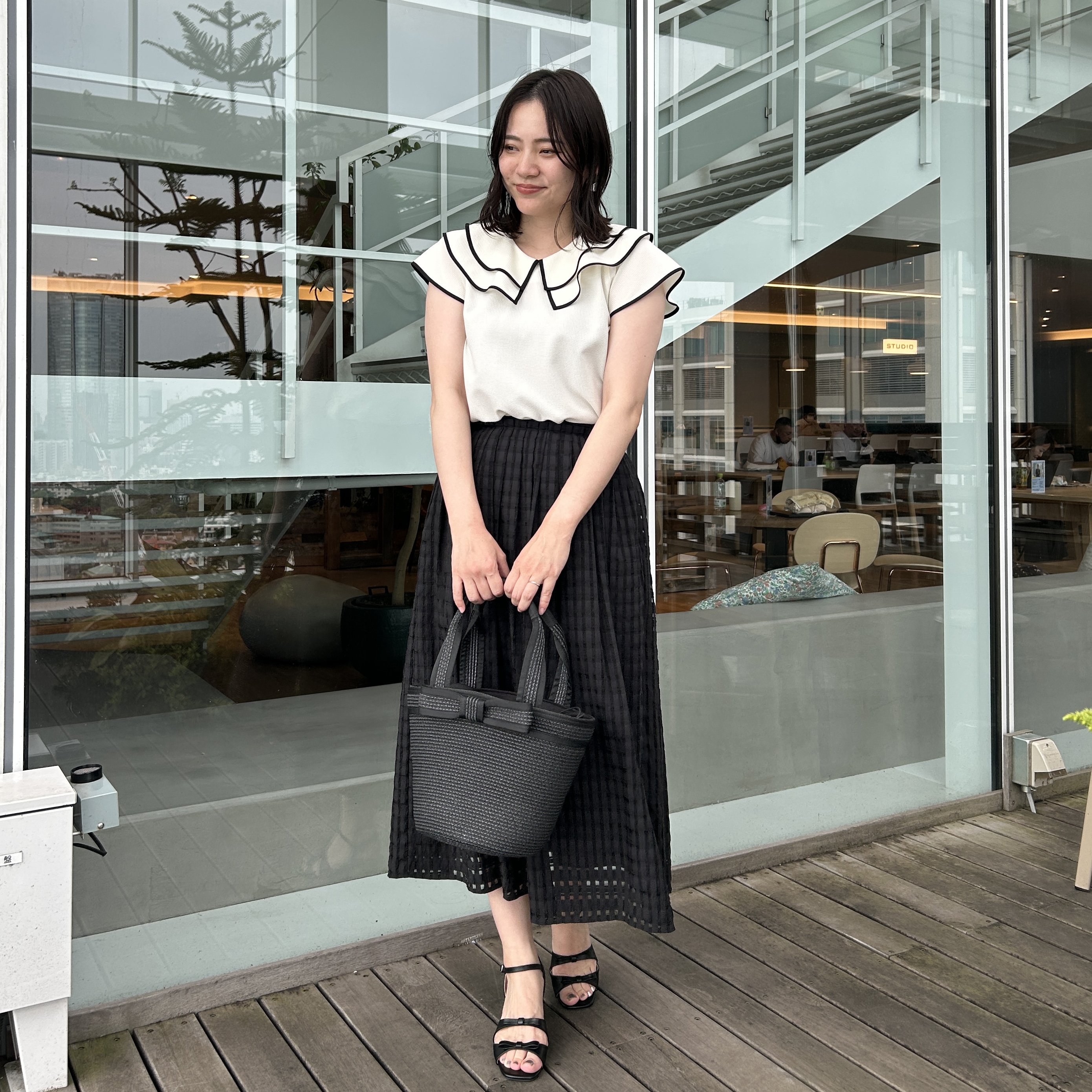 shinoさんの「Couture brooch｜【洗濯機可】マリンカラー ブラウス」を使ったコーディネート