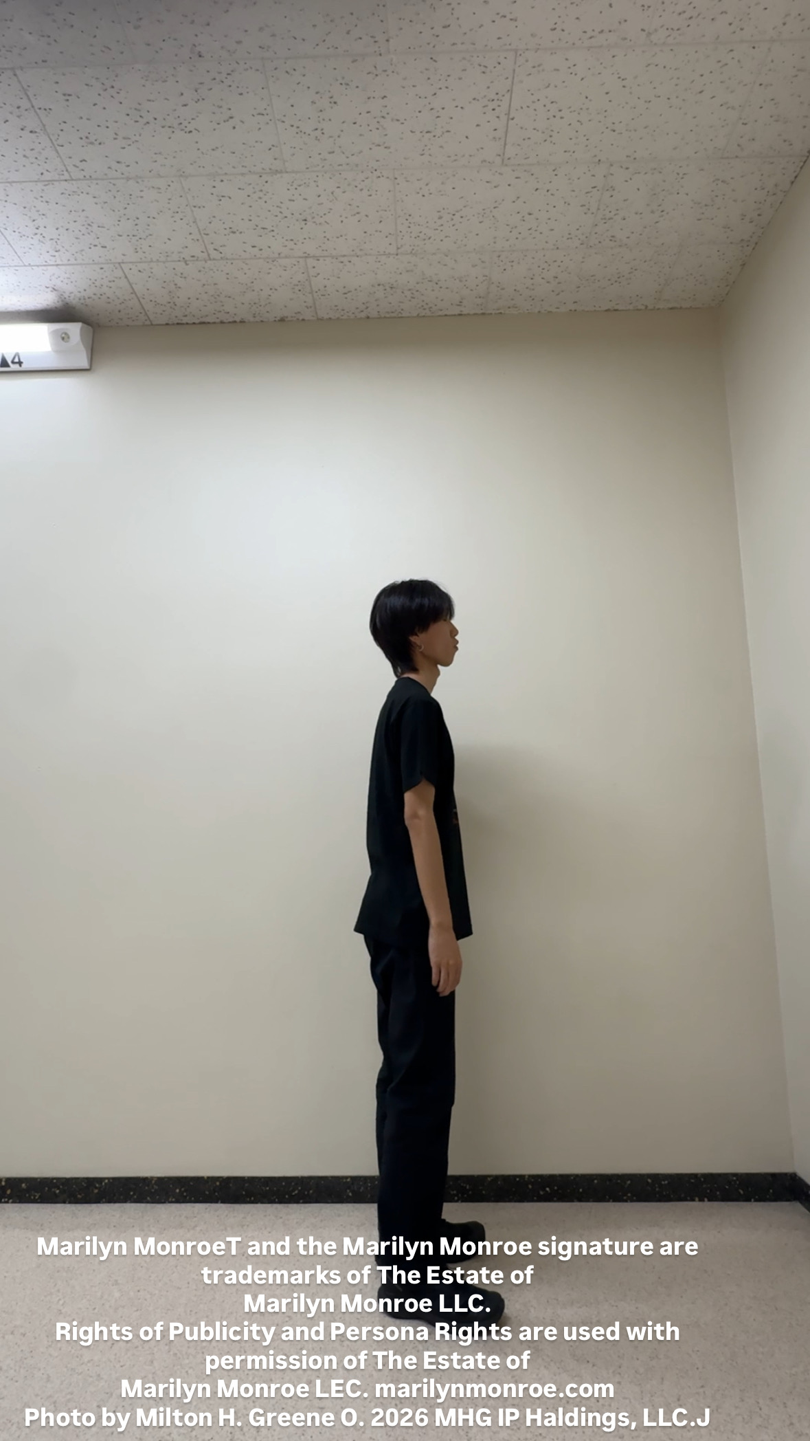 平畑慶さんの「TAKEO KIKUCHI｜【ON／OFF兼用】サイドゴアウエスト オールシーズン ストレートパンツ」を使ったコーディネート