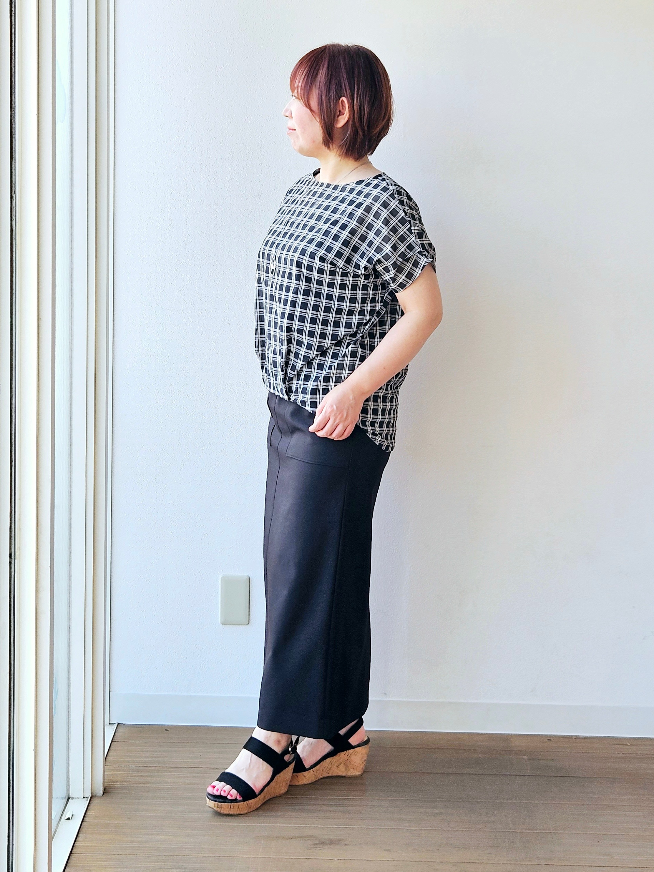 やじまさんの「UNTITLED｜シアーチェックブラウス」を使ったコーディネート