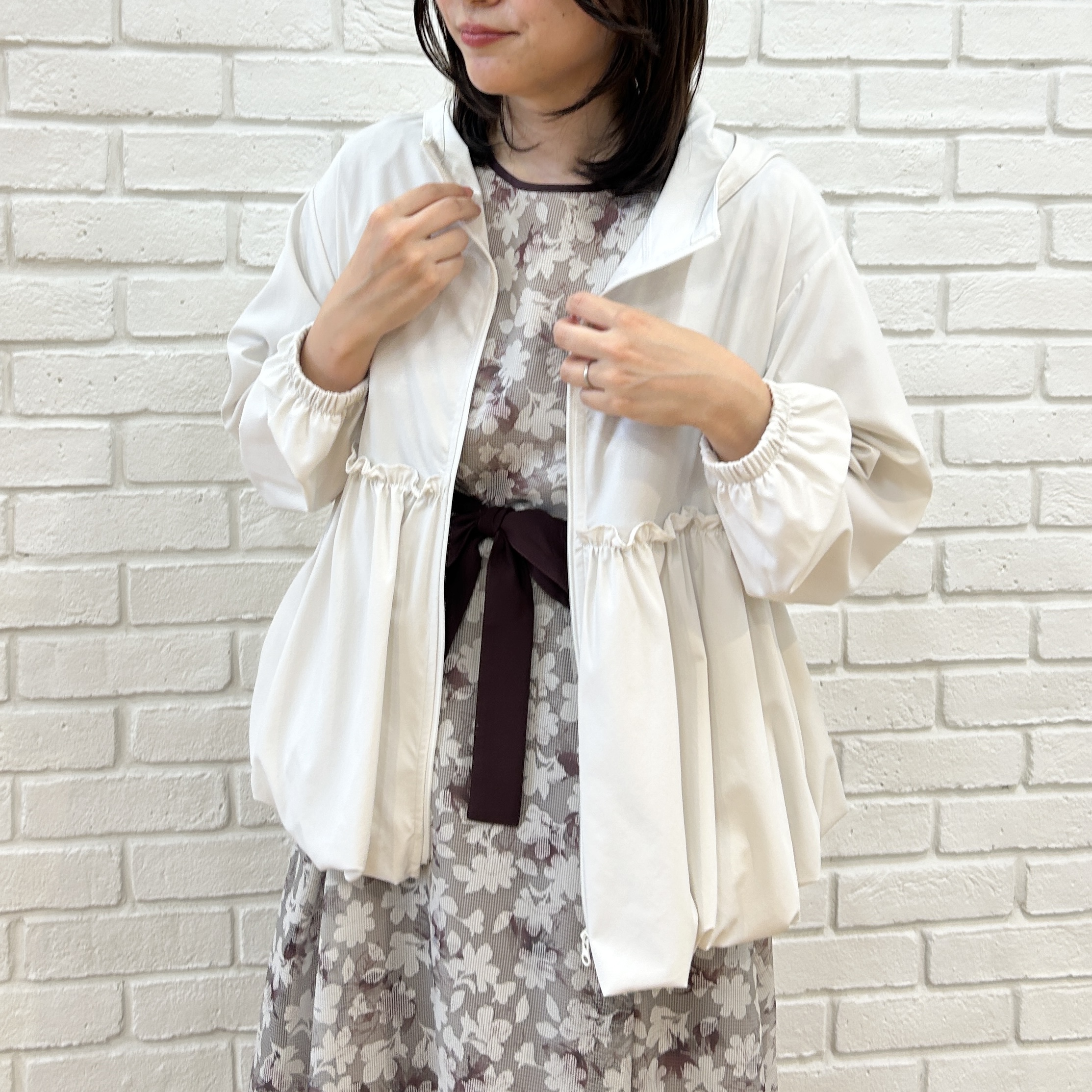 shinoさんの「Couture brooch｜【一枚で華やかに着映える】オパールチェック花柄ワンピース【洗濯機可】」を使ったコーディネート