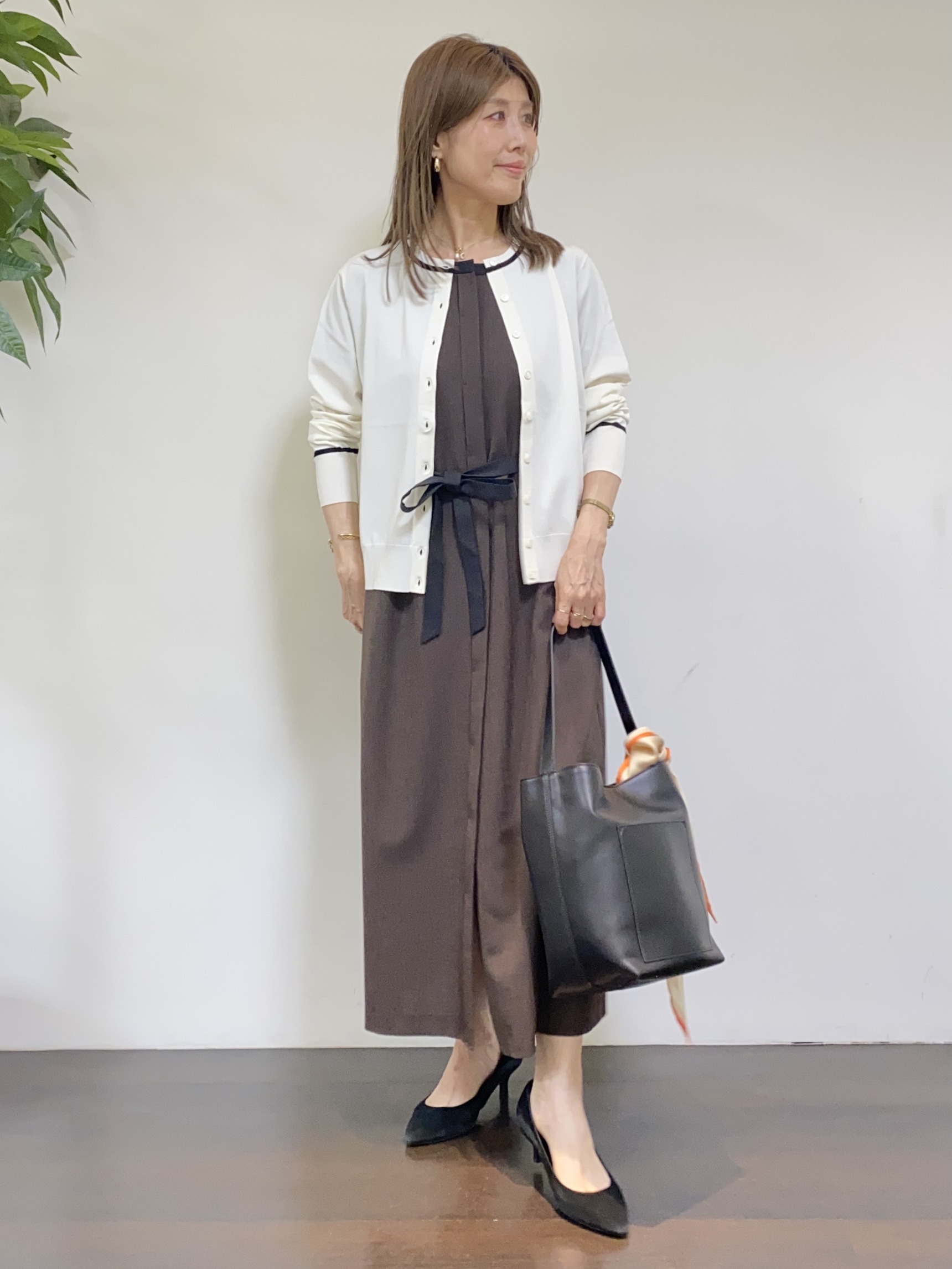 tomoさんの「UNTITLED｜【アンサンブル可能】コンパクトニットカーディガン」を使ったコーディネート