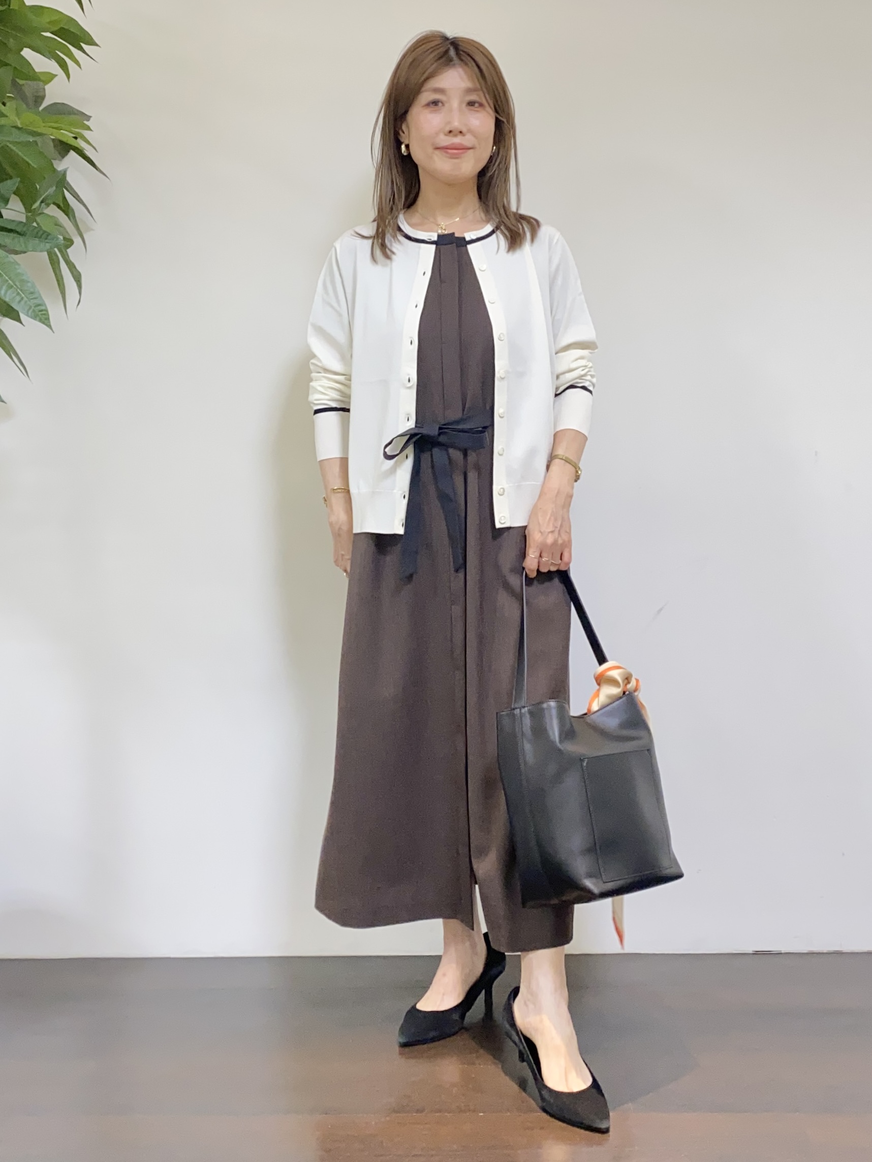 tomoさんの「UNTITLED｜【アンサンブル可能】コンパクトニットカーディガン」を使ったコーディネート