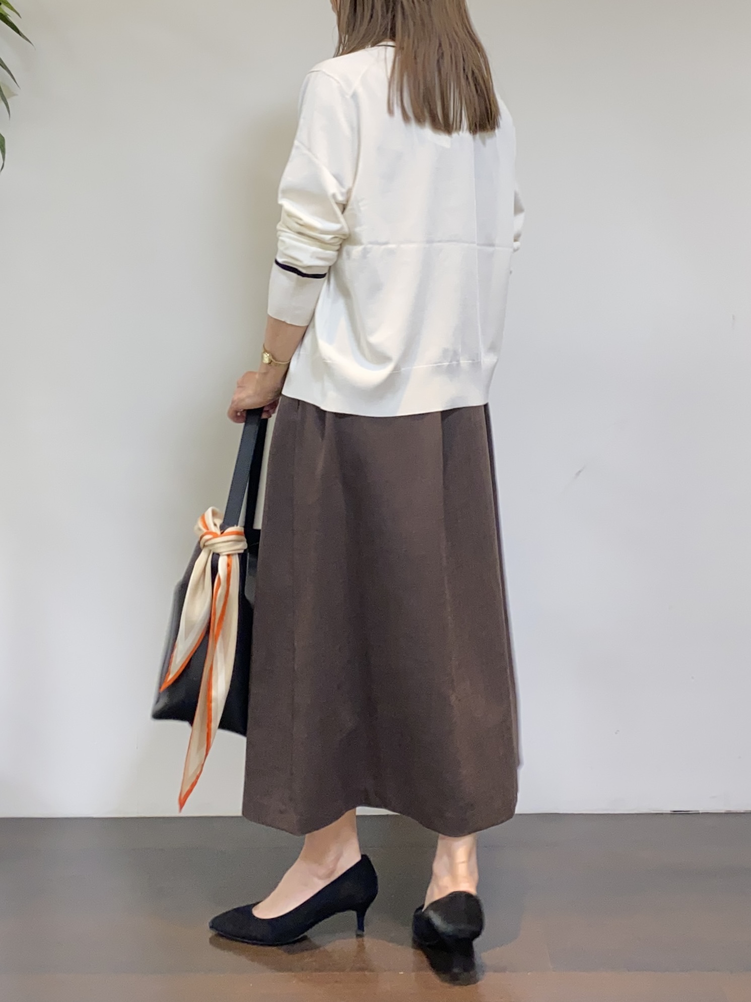 tomoさんの「UNTITLED｜【アンサンブル可能】コンパクトニットカーディガン」を使ったコーディネート