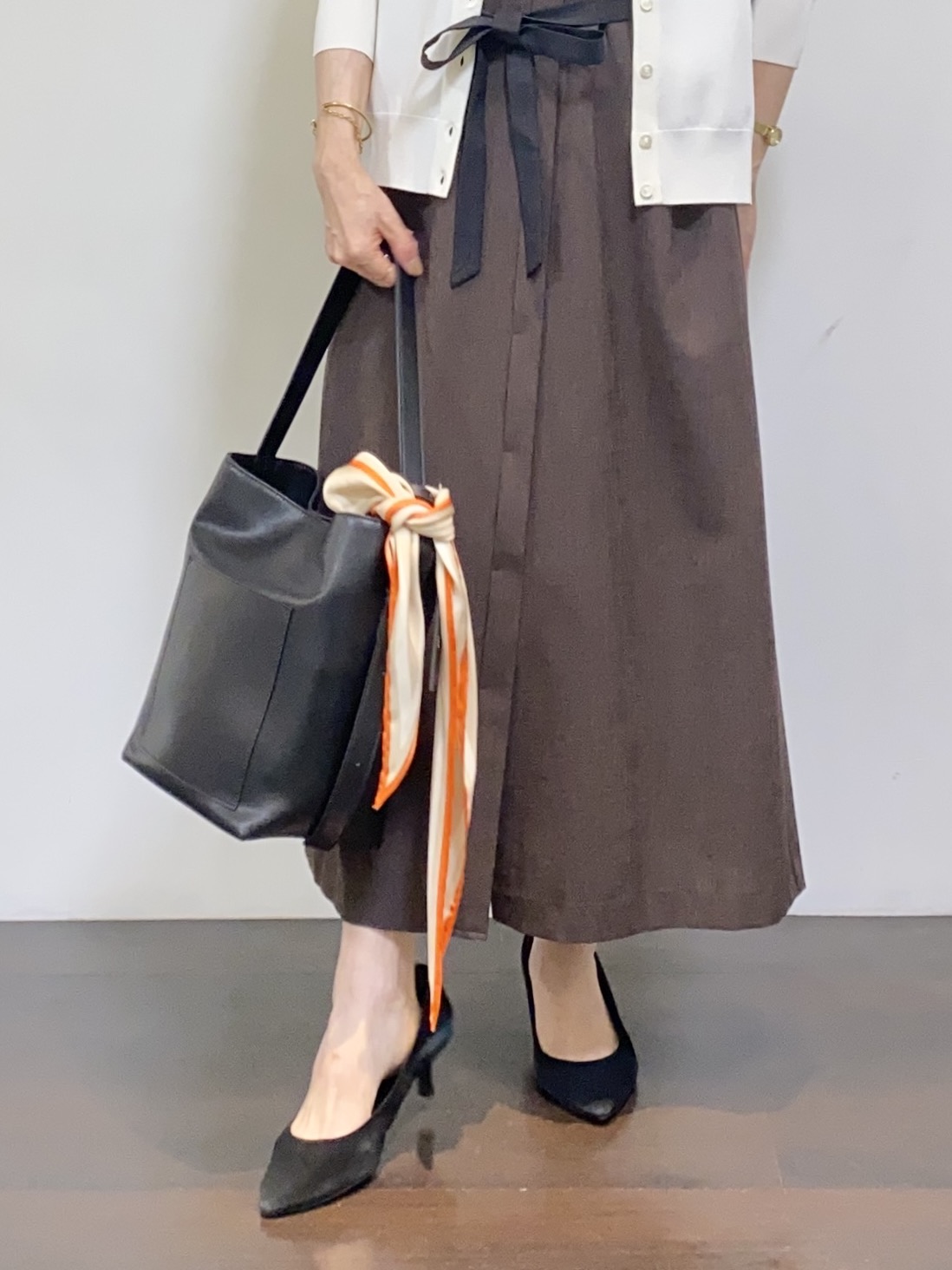 tomoさんの「UNTITLED｜【アンサンブル可能】コンパクトニットカーディガン」を使ったコーディネート