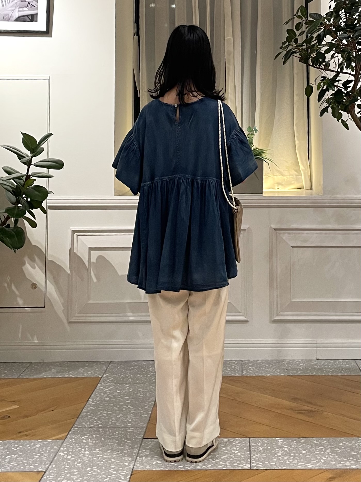 Lilyさんの「DRESSTERIOR｜【涼しく着映え】シアーデニムAラインブラウス」を使ったコーディネート