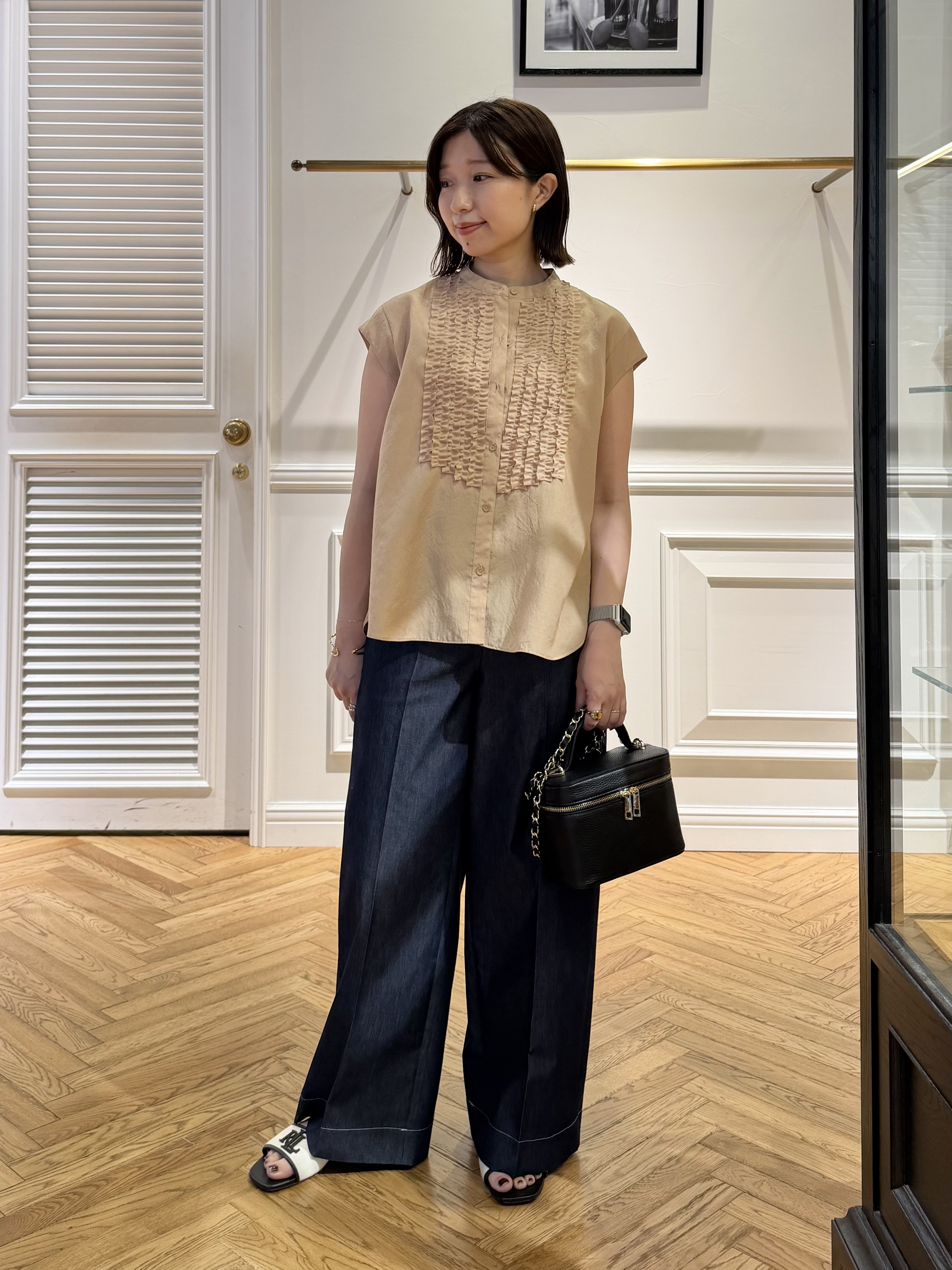 つじ まこさんの「DRESSTERIOR｜フレンチスリーブ　フリルブラウス」を使ったコーディネート