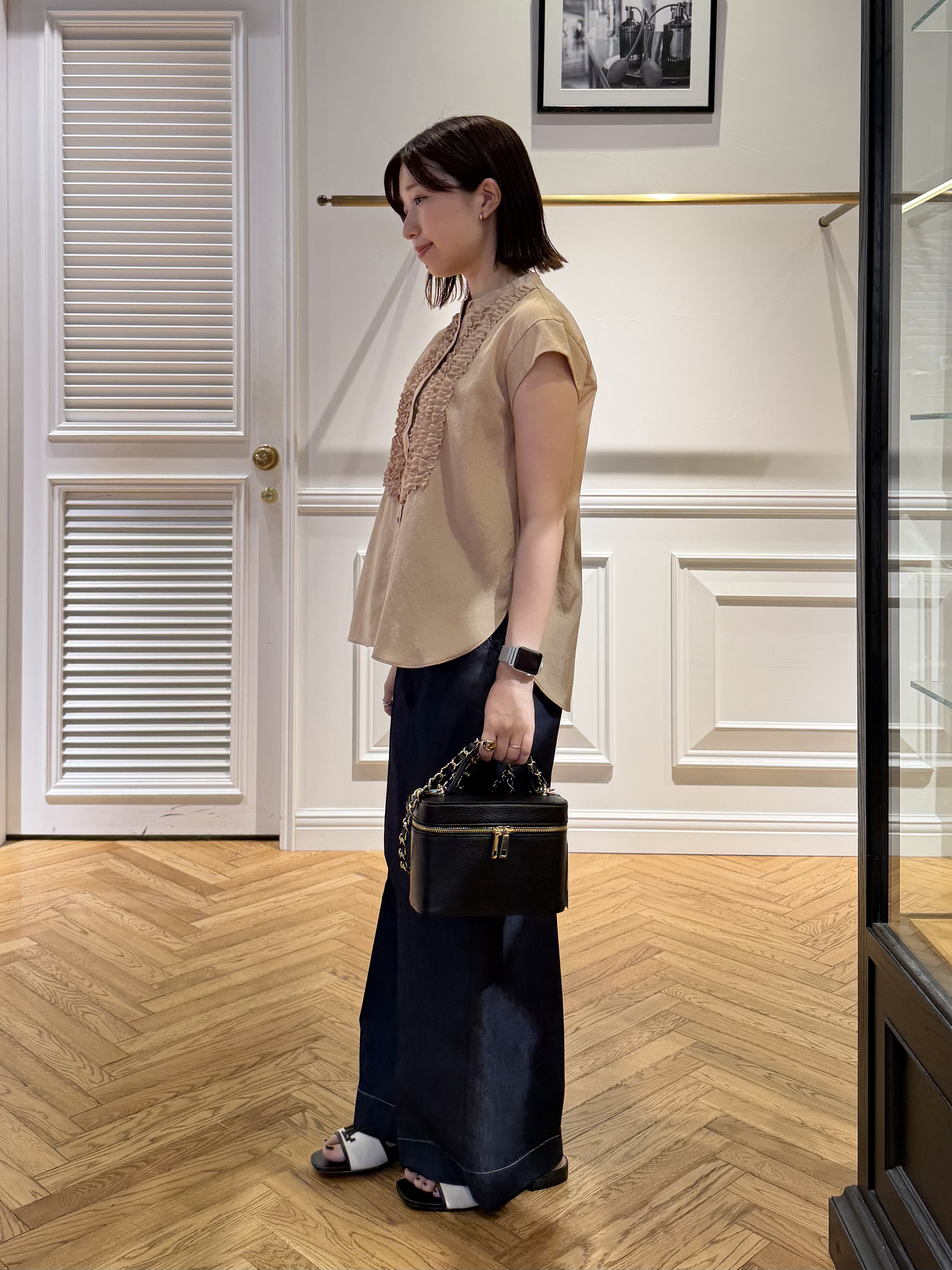 つじ まこさんの「DRESSTERIOR｜フレンチスリーブ　フリルブラウス」を使ったコーディネート