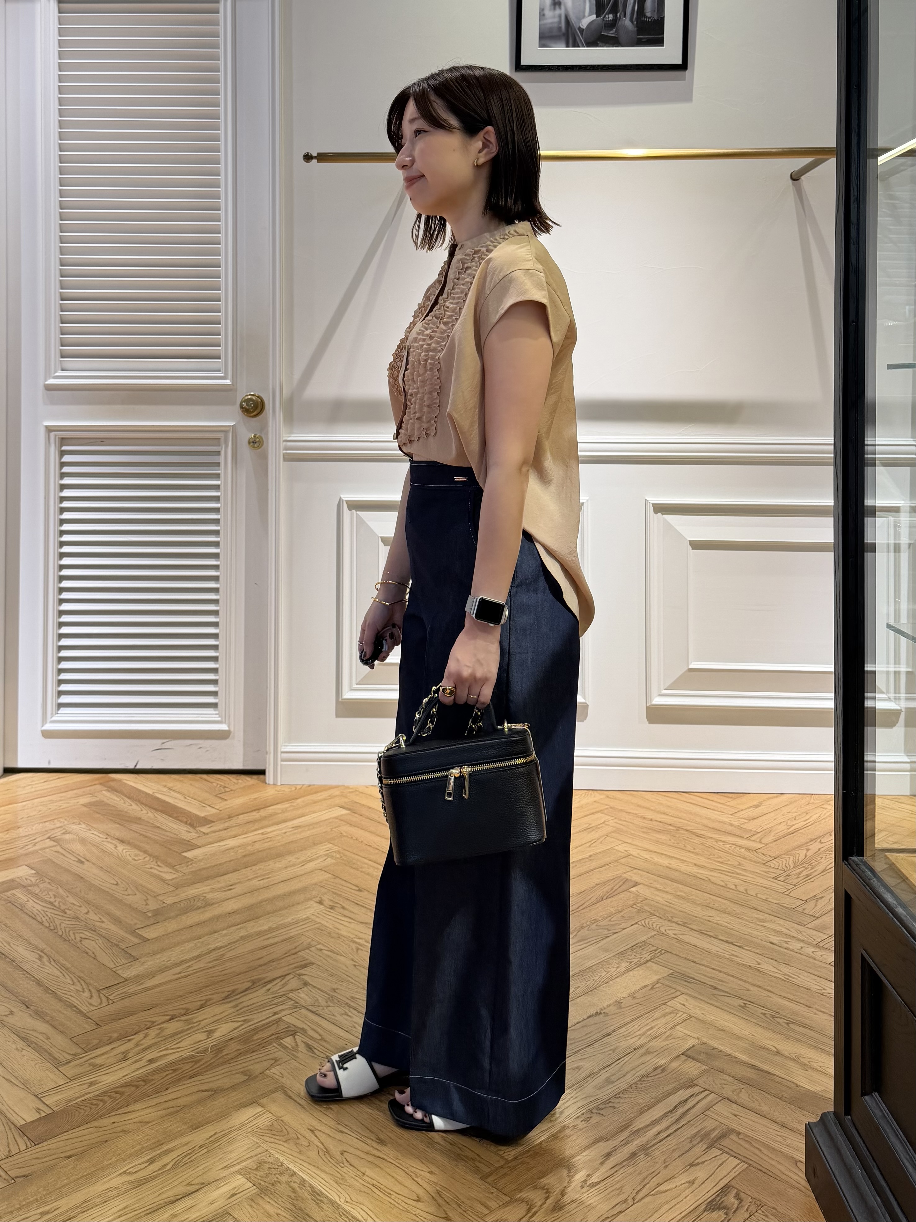 つじ まこさんの「DRESSTERIOR｜フレンチスリーブ　フリルブラウス」を使ったコーディネート