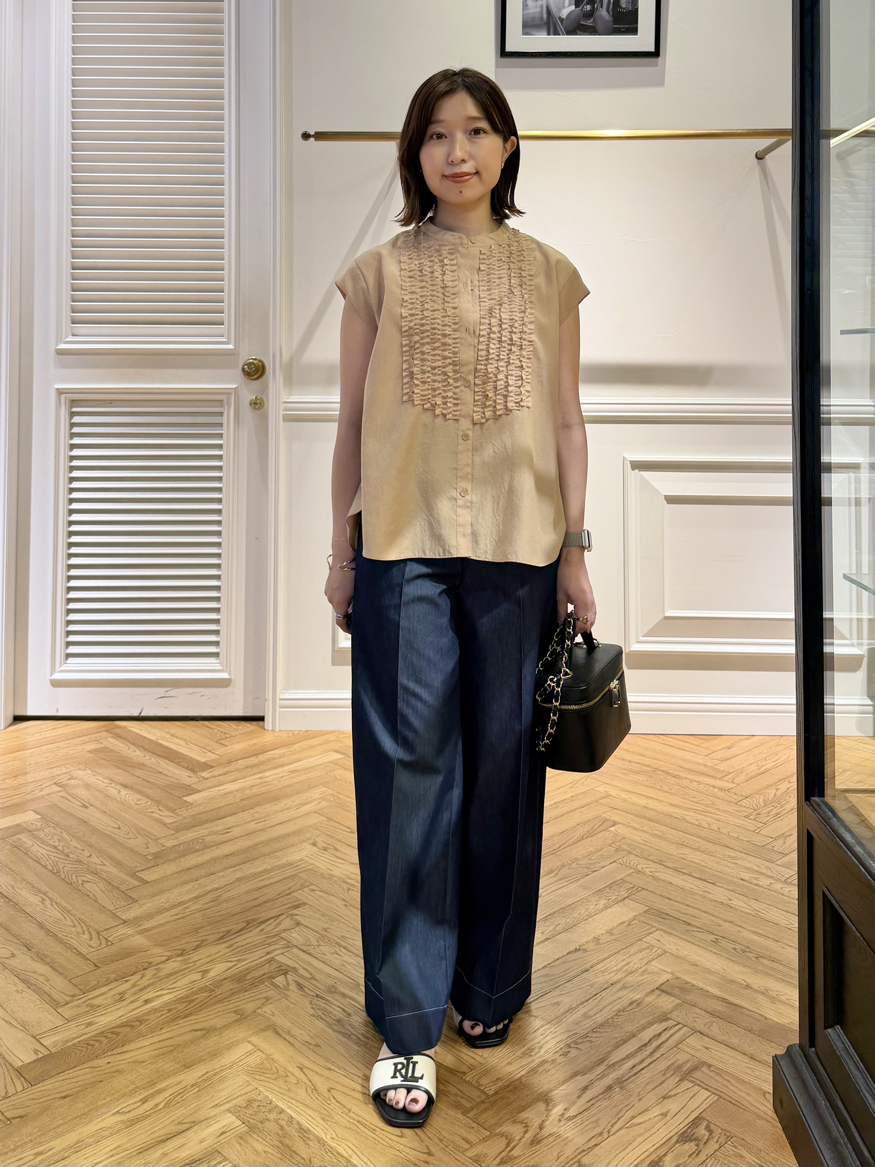 つじ まこさんの「DRESSTERIOR｜フレンチスリーブ　フリルブラウス」を使ったコーディネート