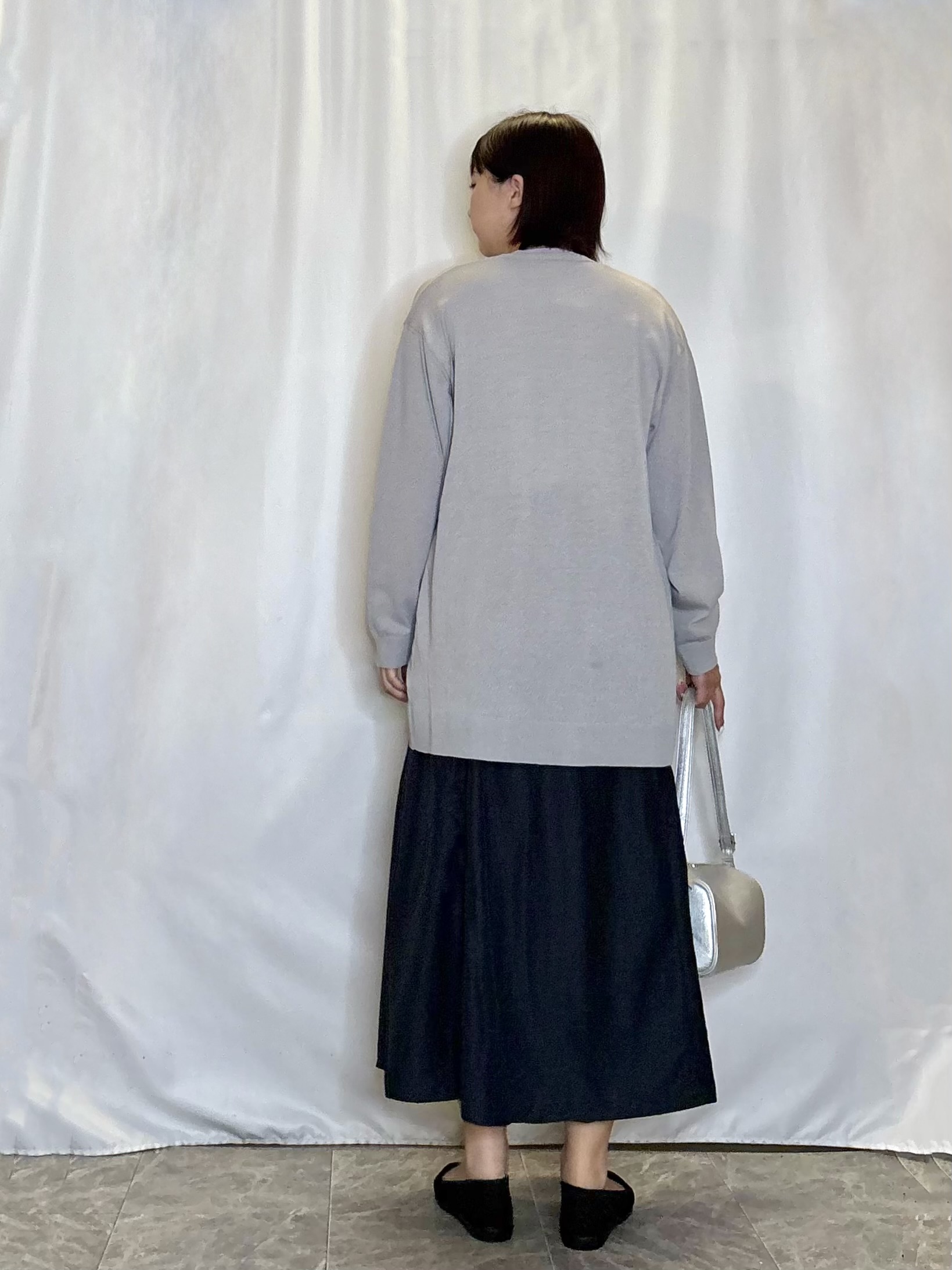 ネリさんの「SHOO･LA･RUE｜【お袖丈選べる/UV/毛玉になりにくい】配色デザインがポイント ひんやりボタンレスカーディガン」を使ったコーディネート