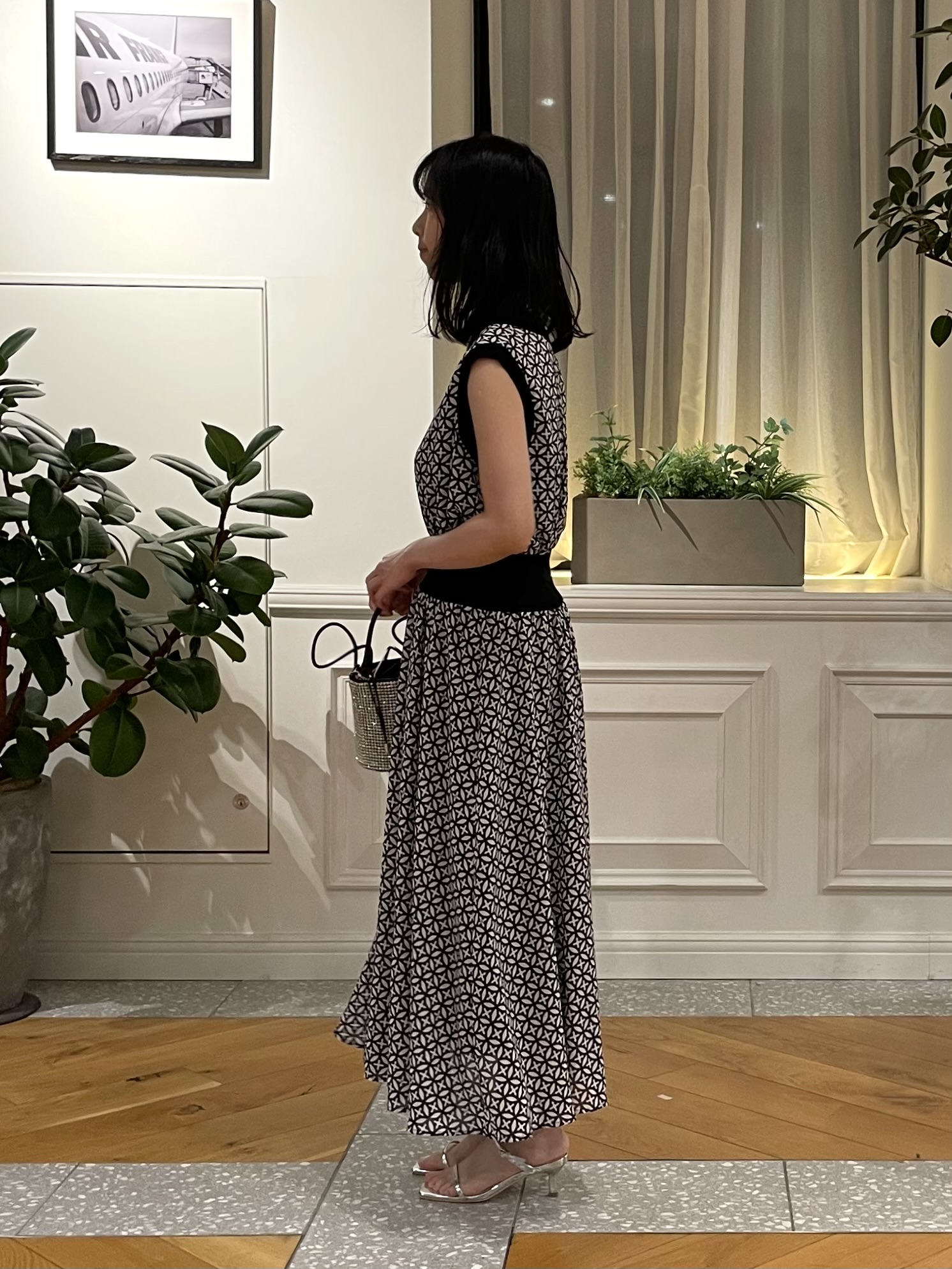Lilyさんの「DRESSTERIOR｜【ウォッシャブル】オーバーラップサークル シアーノースリーブドレス」を使ったコーディネート