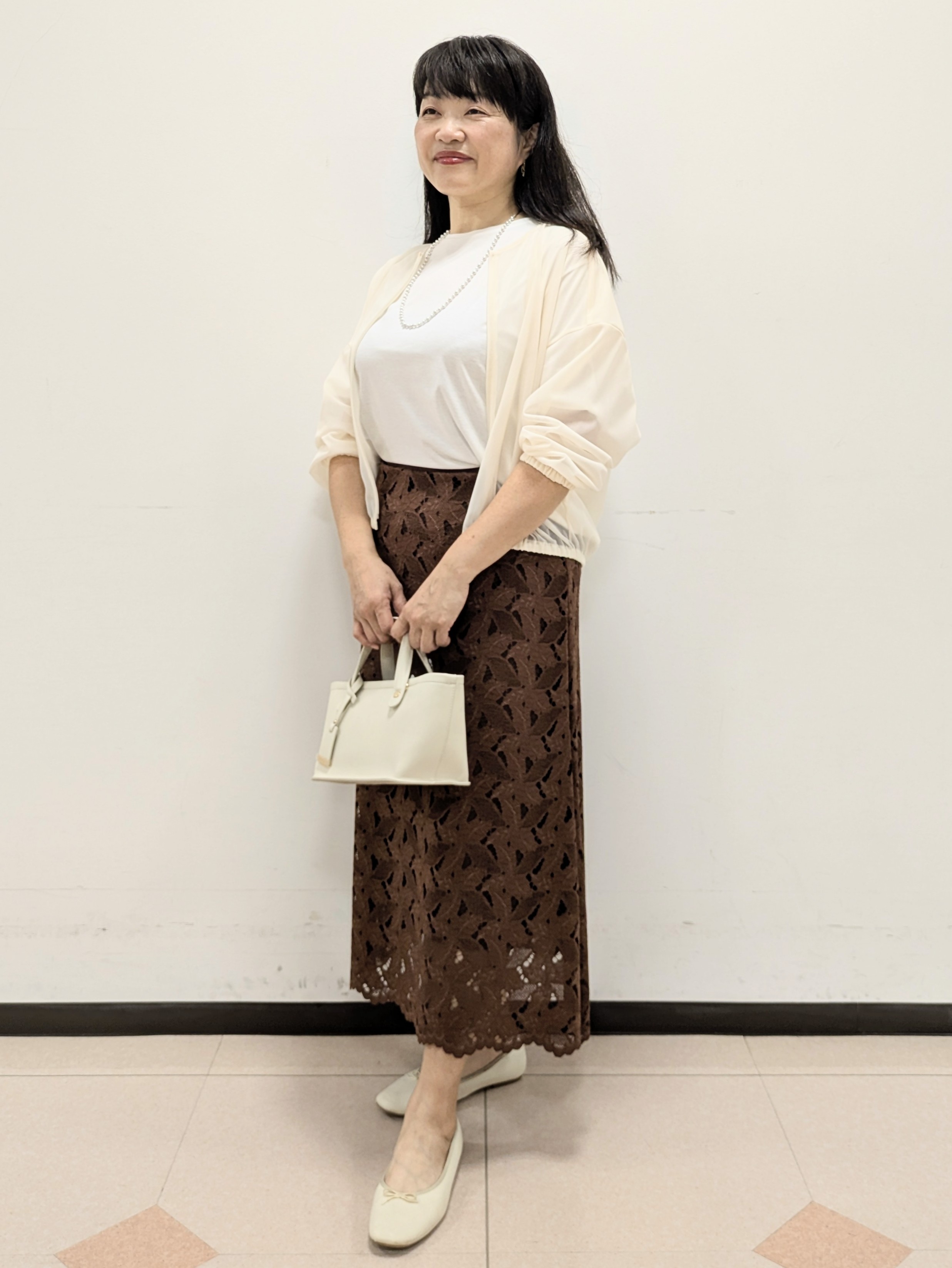 ともさんの「UNTITLED｜トリコットシアーブラウス」を使ったコーディネート