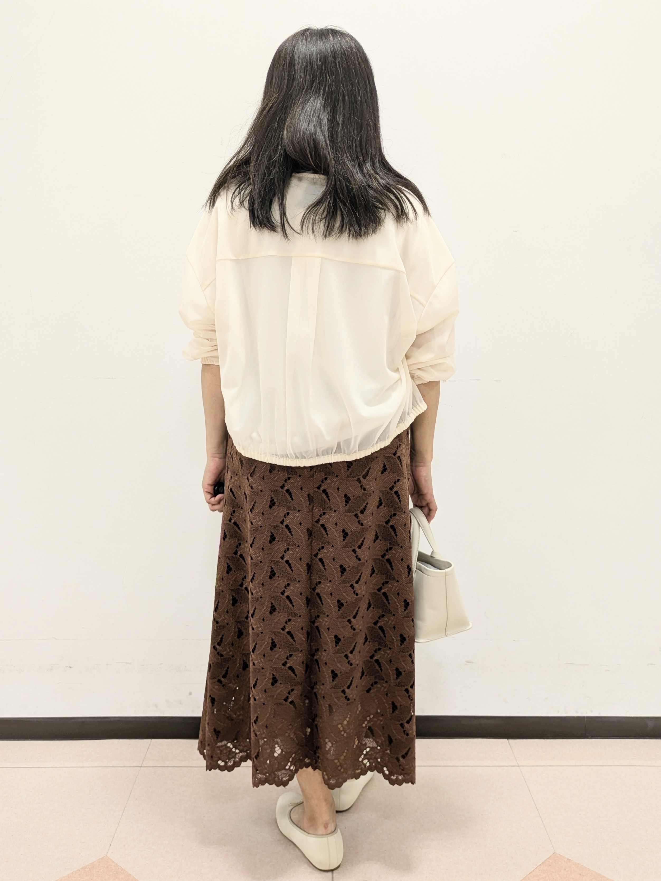 ともさんの「UNTITLED｜トリコットシアーブラウス」を使ったコーディネート