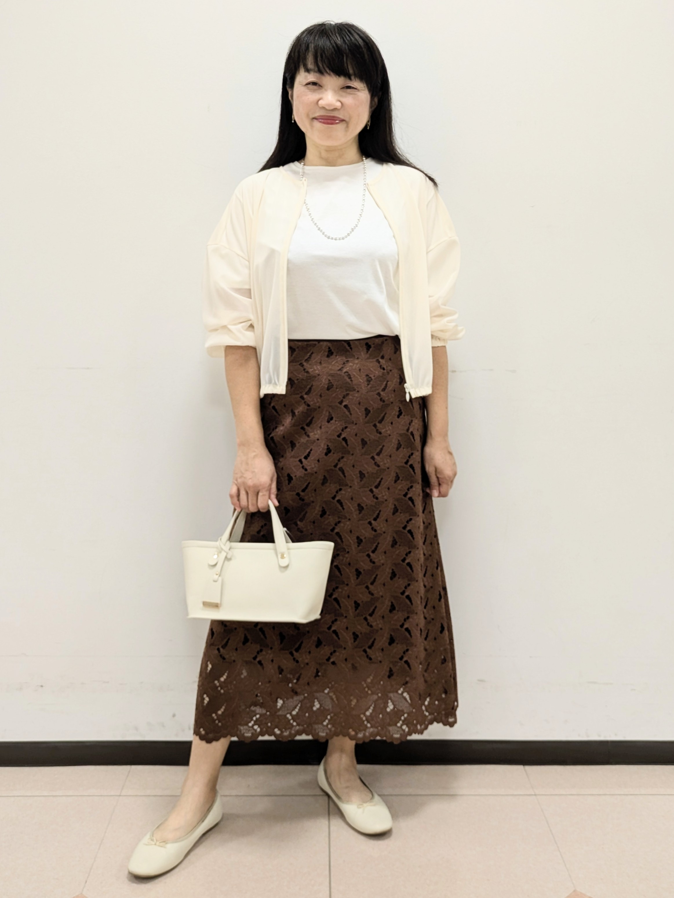 ともさんの「UNTITLED｜トリコットシアーブラウス」を使ったコーディネート