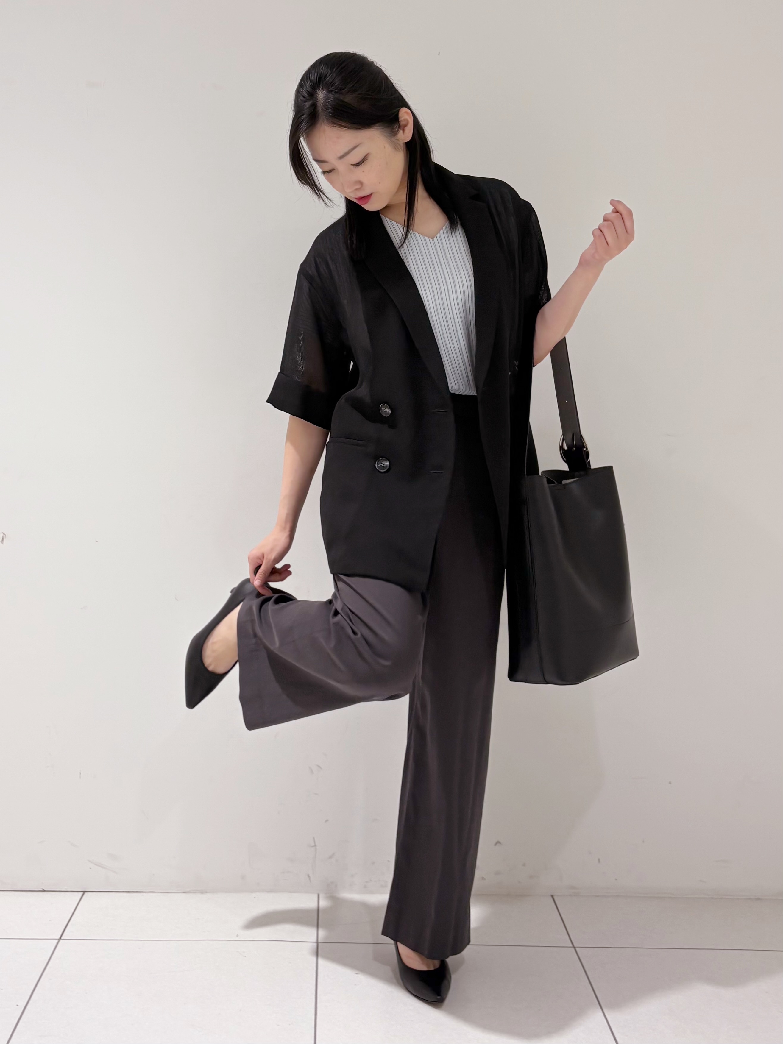 momokoさんの「INDIVI｜【洗える／メッシュ素材／SETUP可能】半袖シアージャケット」を使ったコーディネート