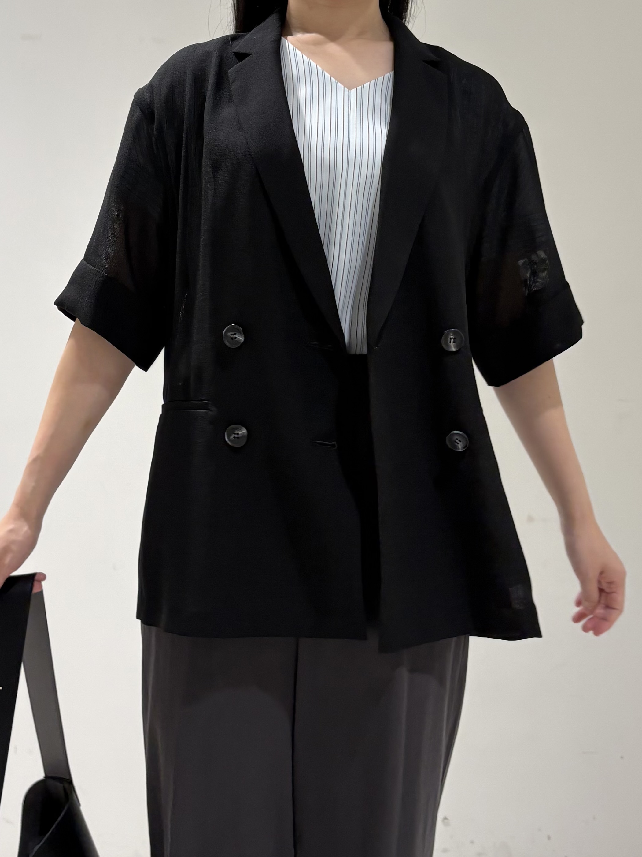 momokoさんの「INDIVI｜【洗える／メッシュ素材／SETUP可能】半袖シアージャケット」を使ったコーディネート