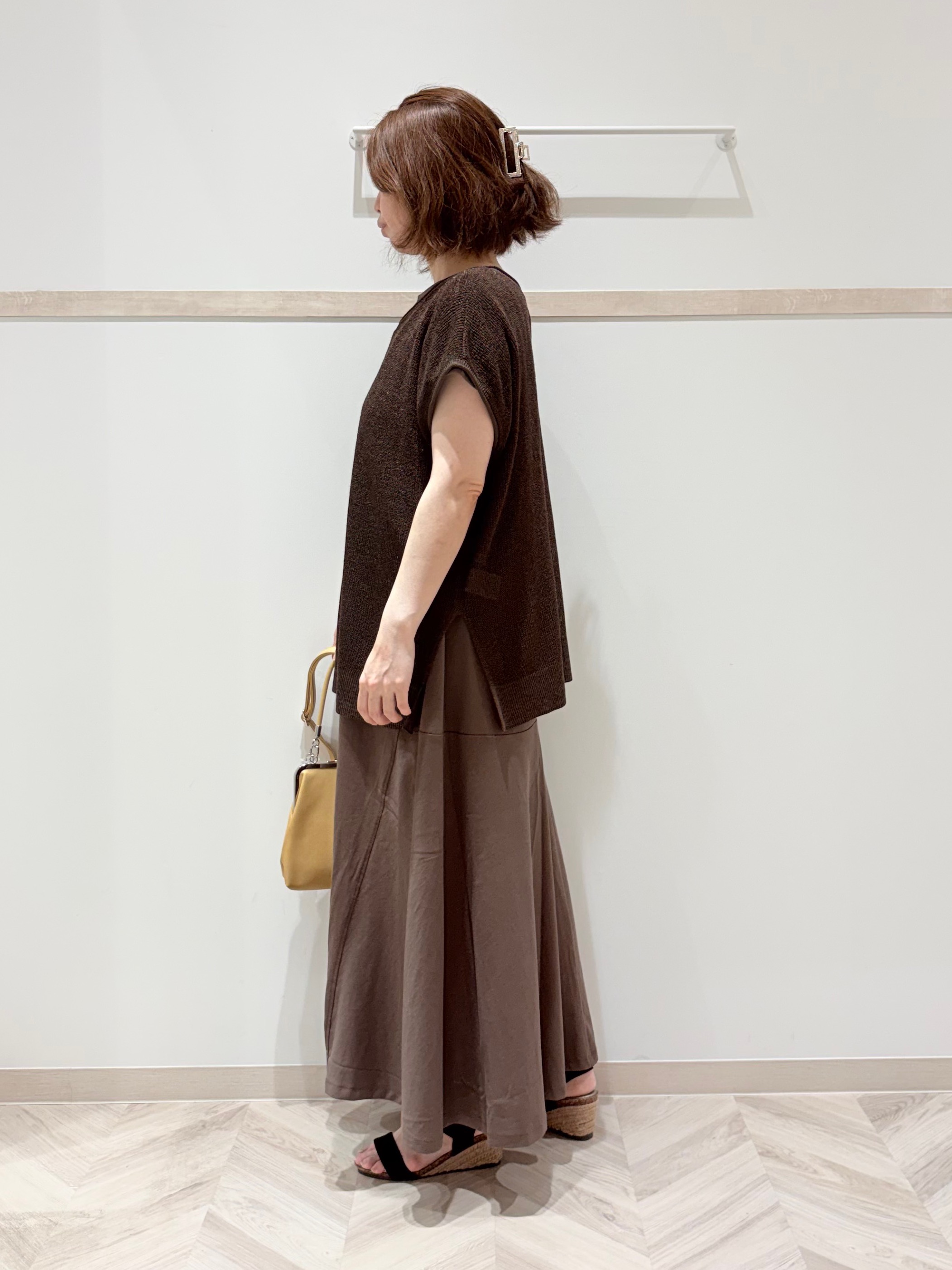 c_h_i_k_aさんの「SHOO･LA･RUE｜【2点セット/前後2WAY/洗濯機可/S-LL】体型カバーも叶う ラメ畦ニット+タンクトップ」を使ったコーディネート